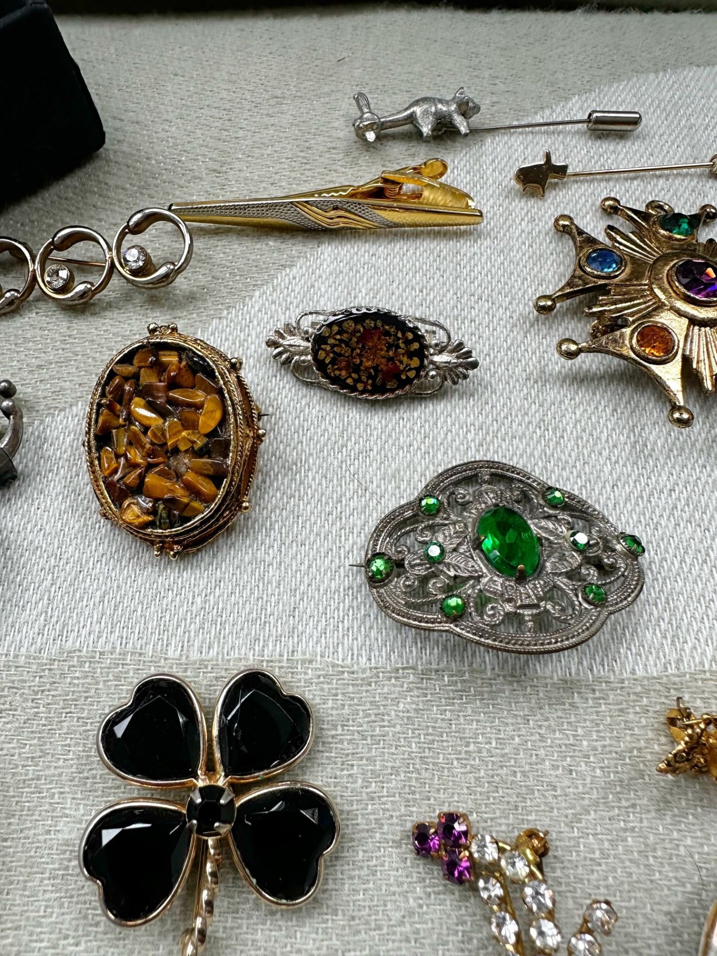 Vintage Brooches - Image 5 of 7