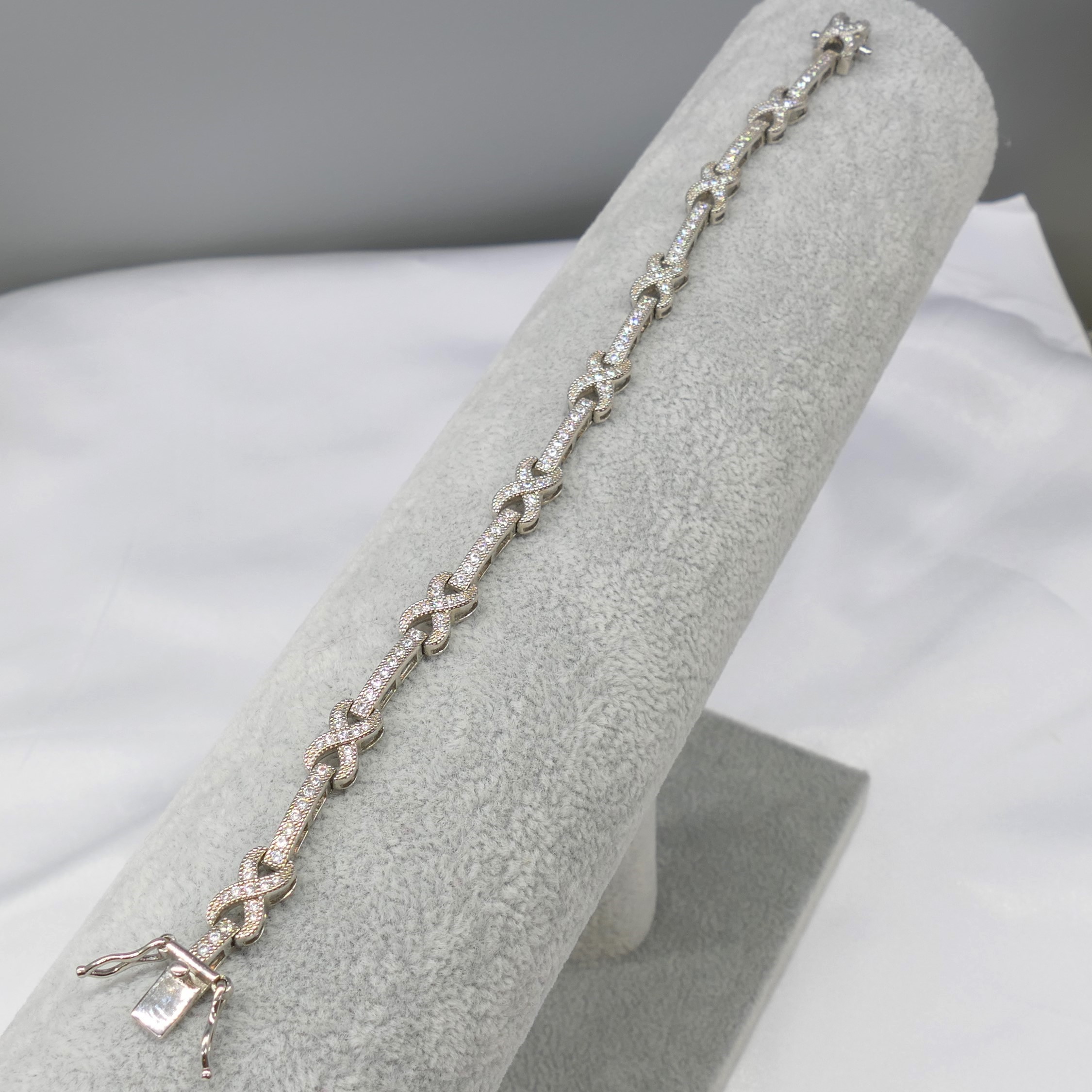 Stylish Serling Silver Ribbon-Style Bracelet, Gem Set - Image 3 of 7