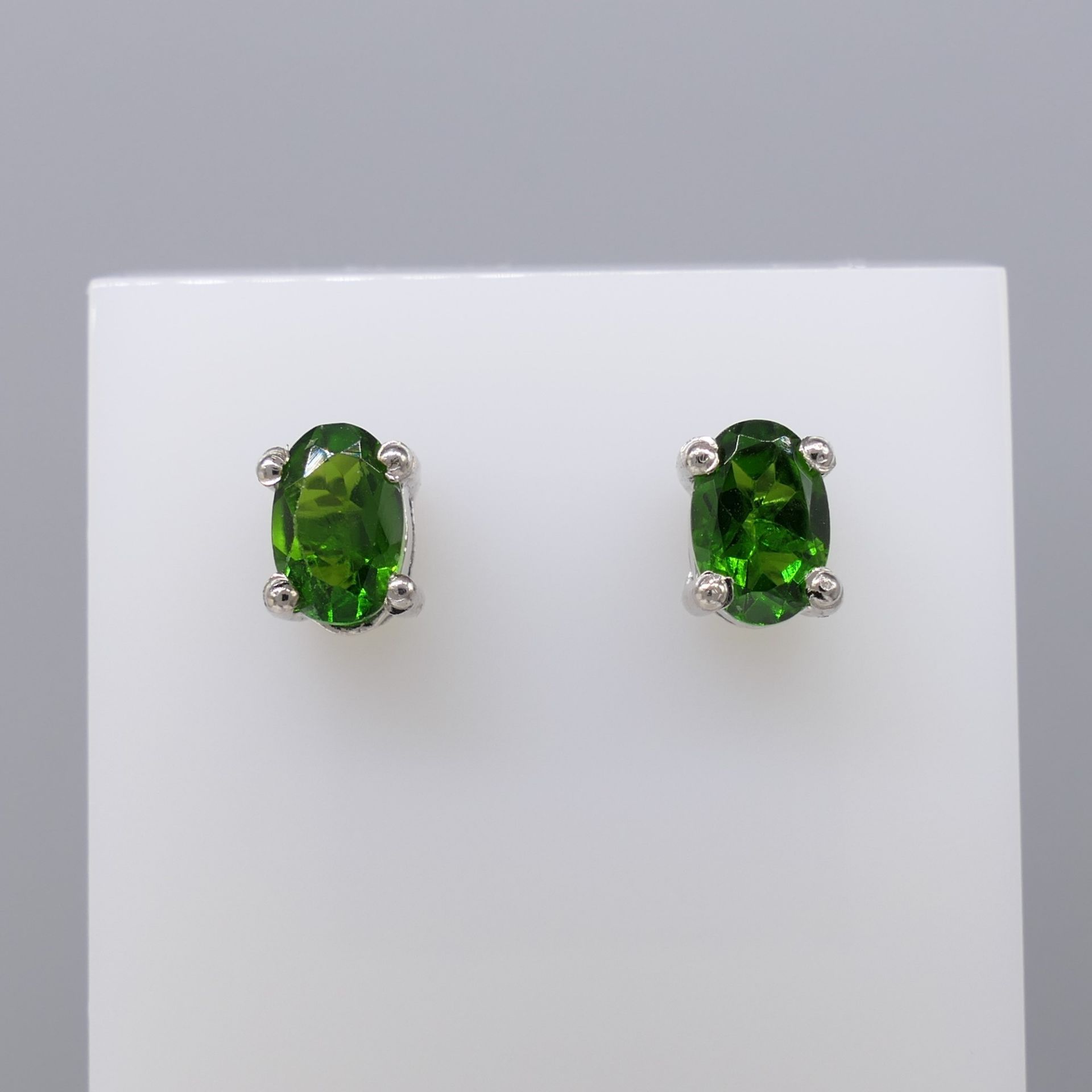 Pair of Natural Chrome Diopside Ear Studs In Sterling Silver - Image 2 of 6