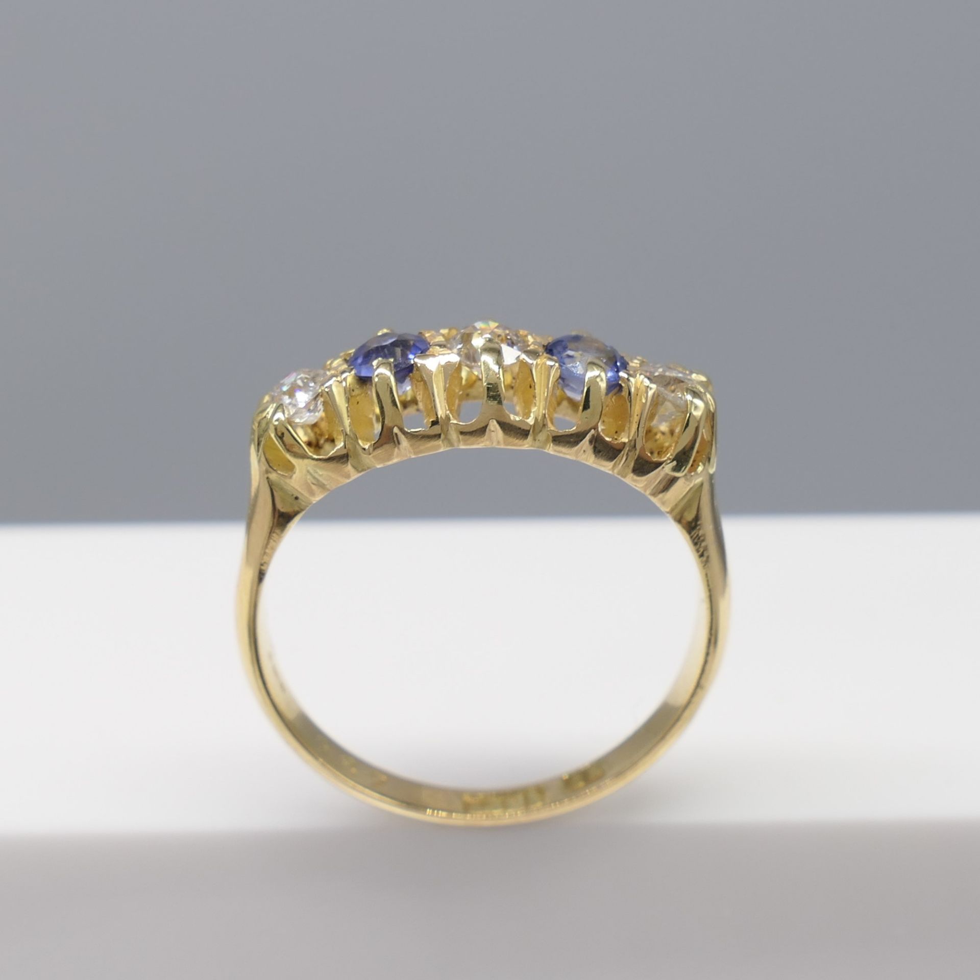 Antique Victorian Sapphire and Old-Cut Diamond Ring In Yellow Gold - Image 4 of 8