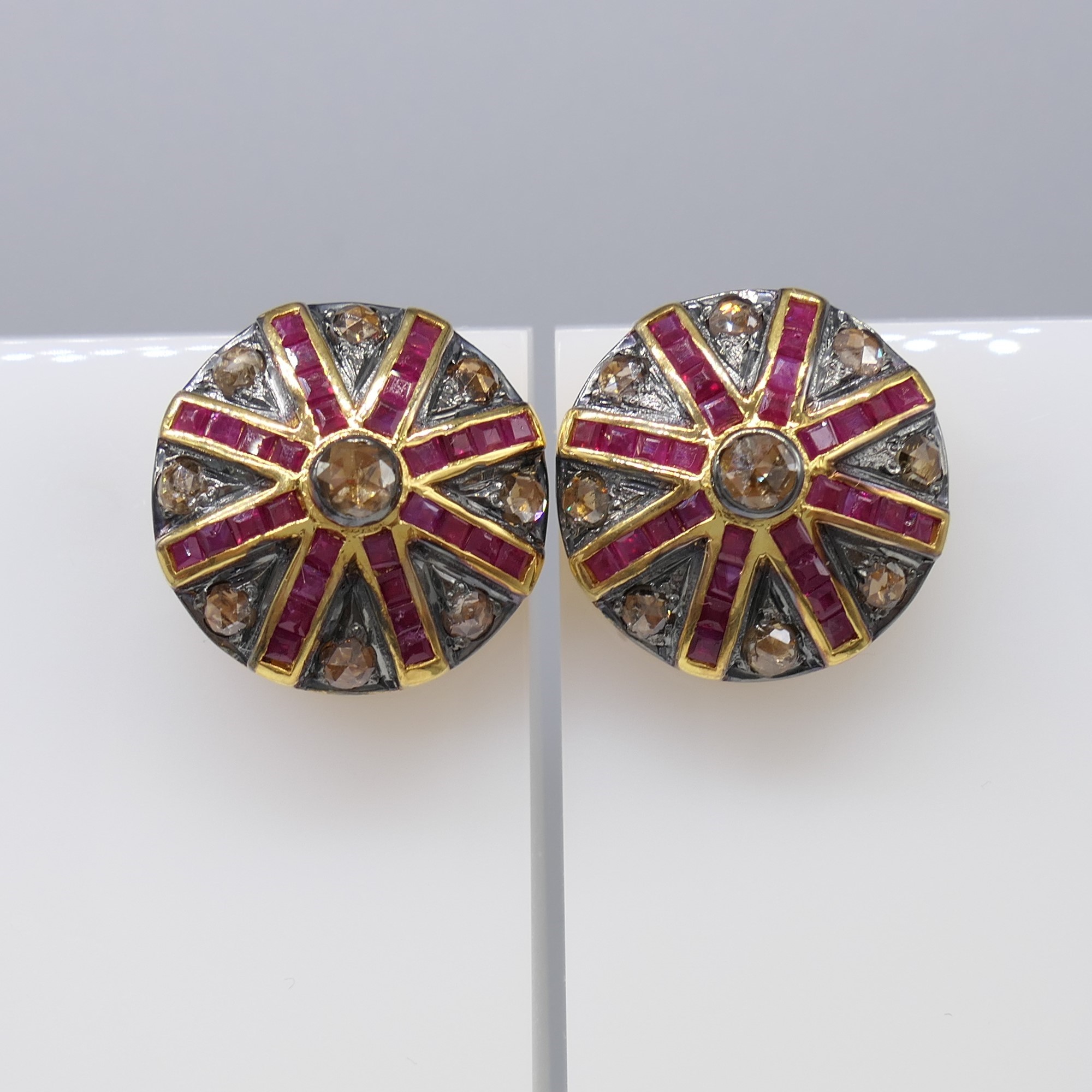 Large Ruby and Diamond Art Deco-Style Ear Studs In A Target Design - Image 4 of 8