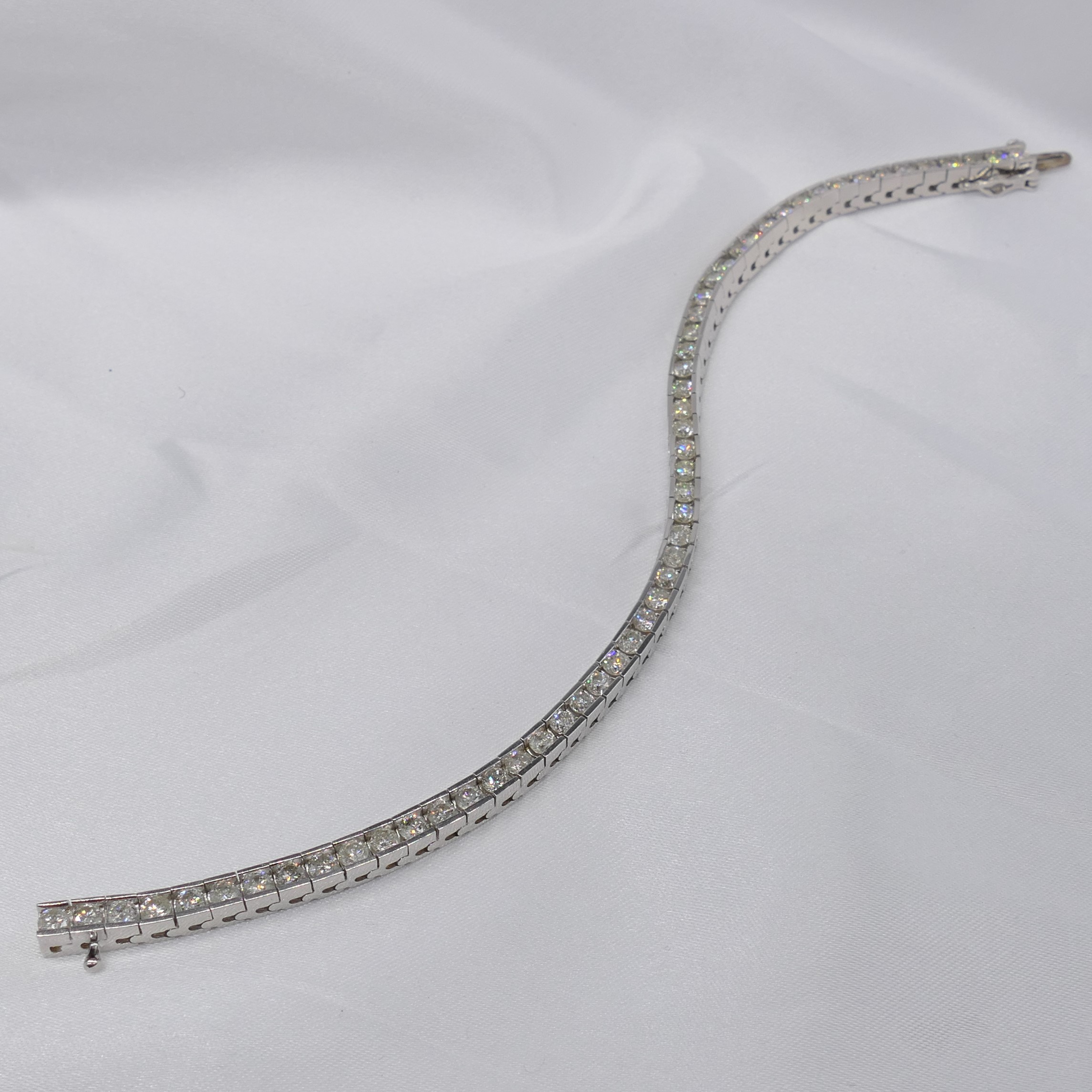 4.85 Carat Round Brilliant-Cut Diamond Bracelet In 14K White Gold - Image 7 of 8