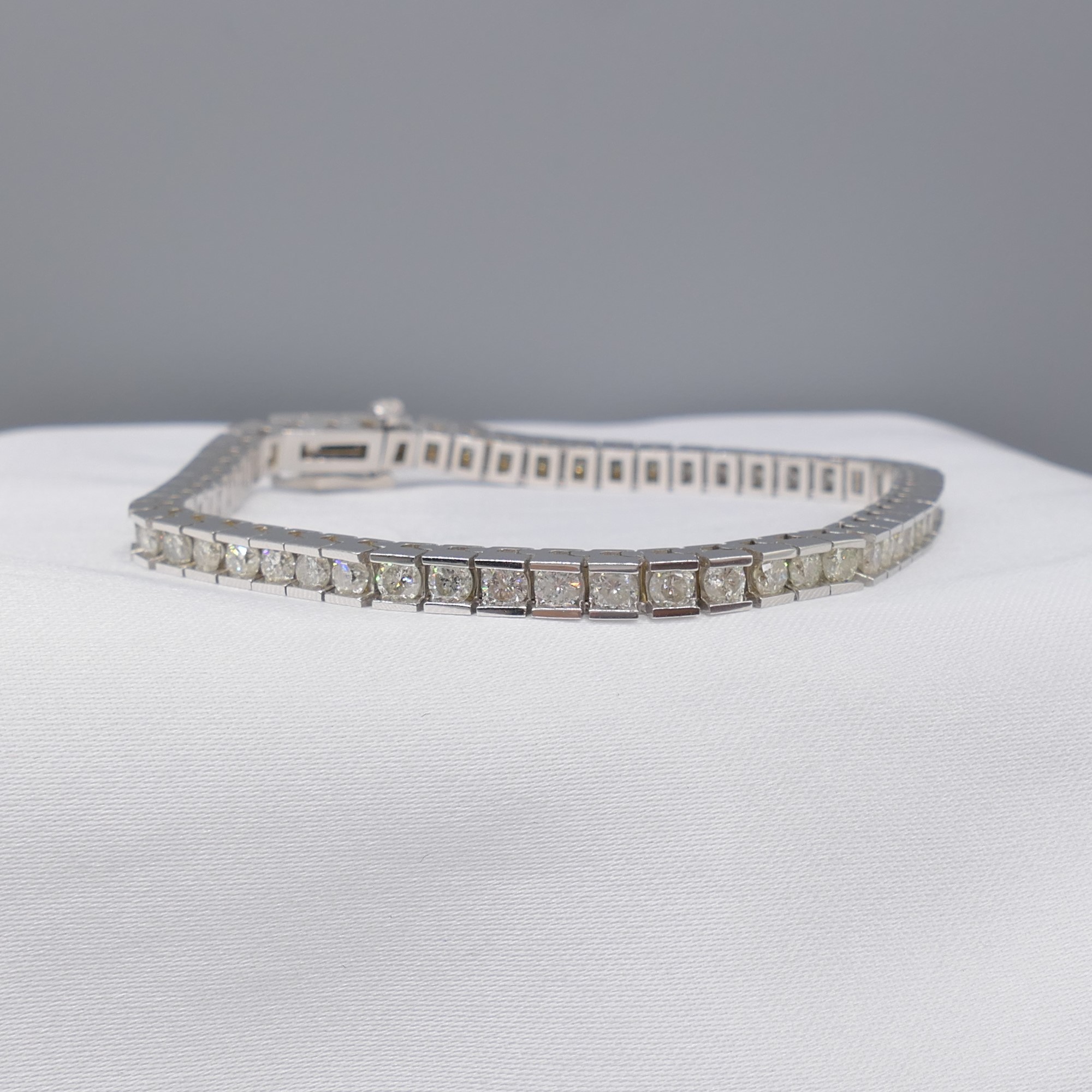 4.85 Carat Round Brilliant-Cut Diamond Bracelet In 14K White Gold - Image 3 of 8