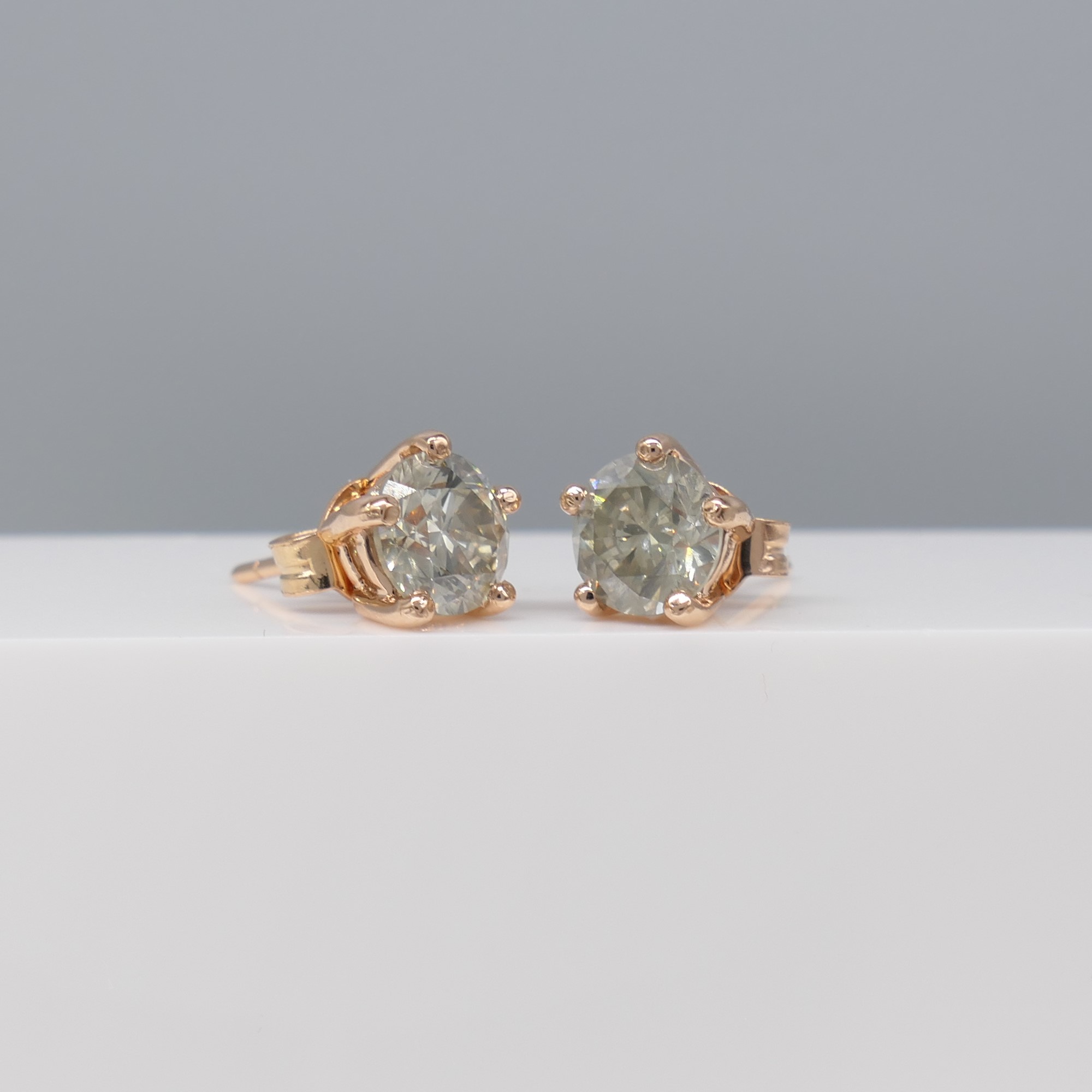 Pair of 18K Rose Gold 1.80 Carat Round Brilliant-Cut Diamond Solitaire Ear Studs - Image 2 of 8