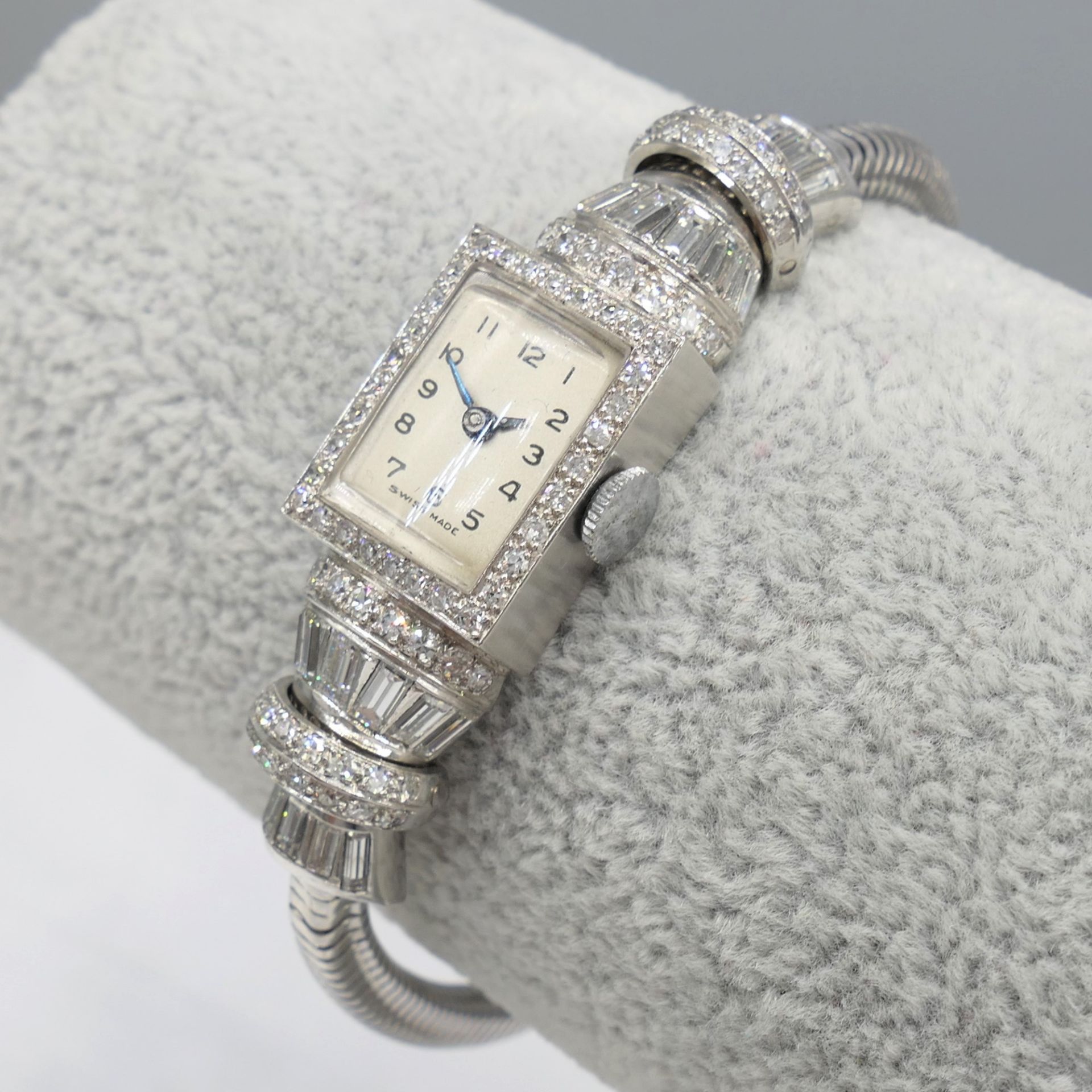 Vintage 3.60 Carat Diamond Ladies Mechanical Wristwatch, With Gifting Box - Image 7 of 8