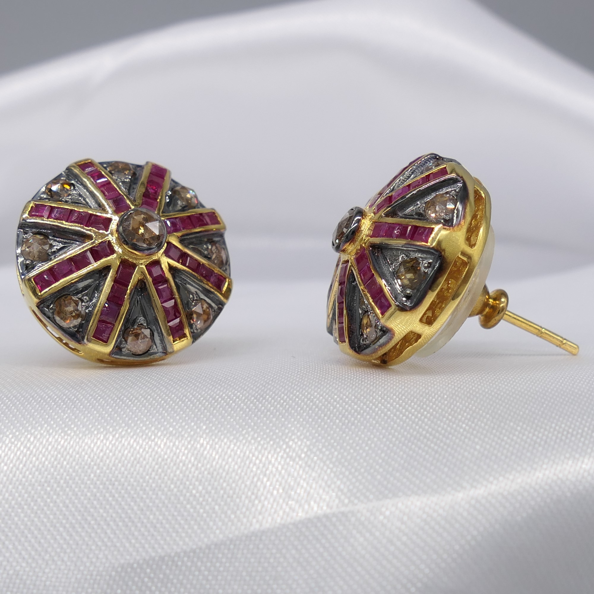 Large Ruby and Diamond Art Deco-Style Ear Studs In A Target Design - Image 6 of 8