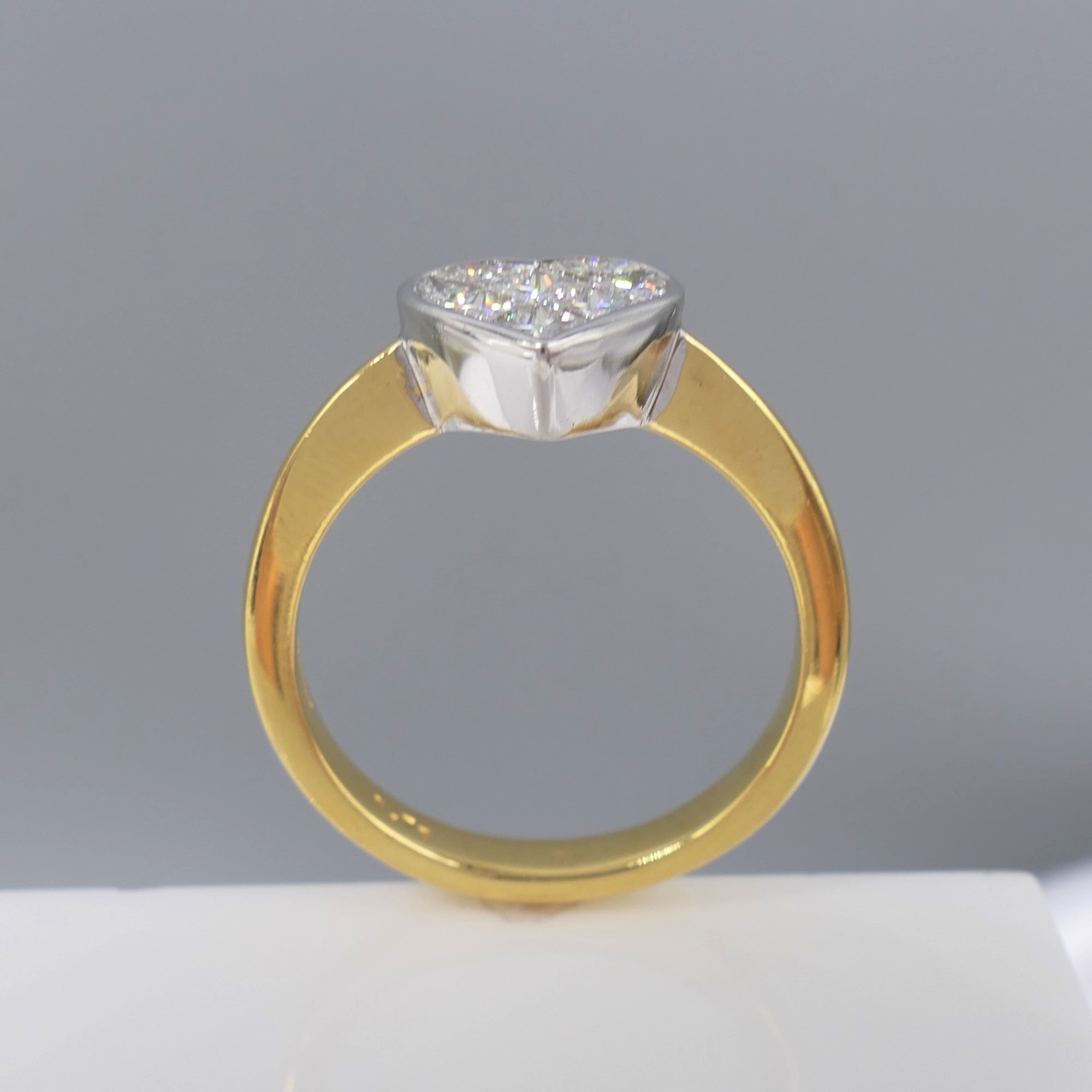 18Ct Yellow Gold 0.75 Carat Heart-Shaped Princess-Cut Diamond Ring - Image 6 of 7