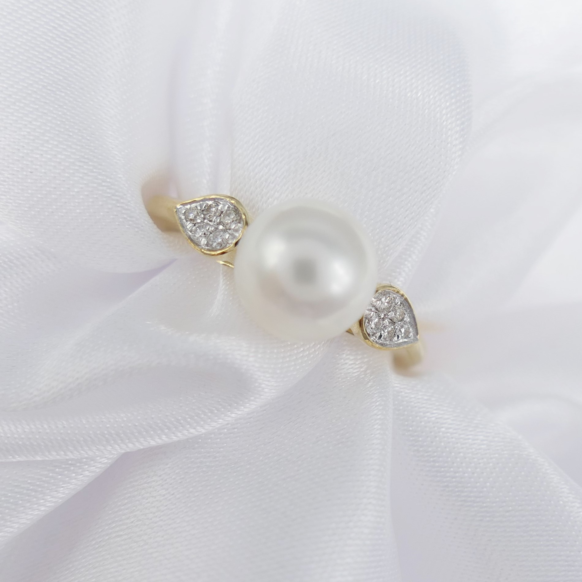 Cultured Pearl Dress Ring With Diamond-Set Shoulders, In Yellow Gold - Image 5 of 6