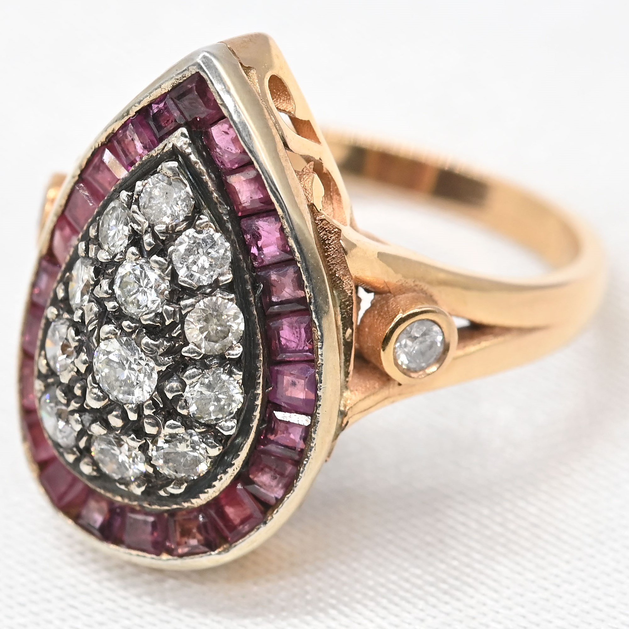 Hand-Made, Vintage Style Ruby and Diamond Pear-Shaped Ring - Image 4 of 8