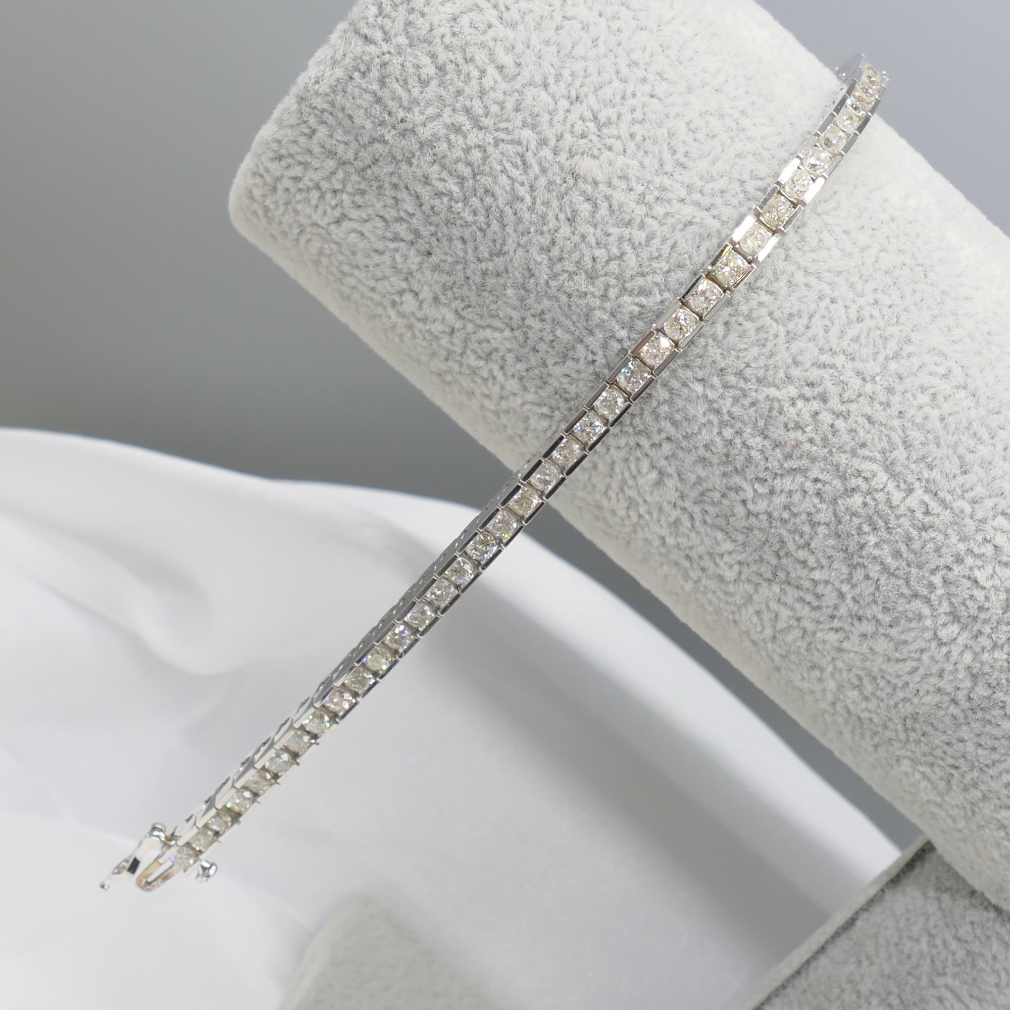 4.85 Carat Round Brilliant-Cut Diamond Bracelet In 14K White Gold - Image 5 of 8