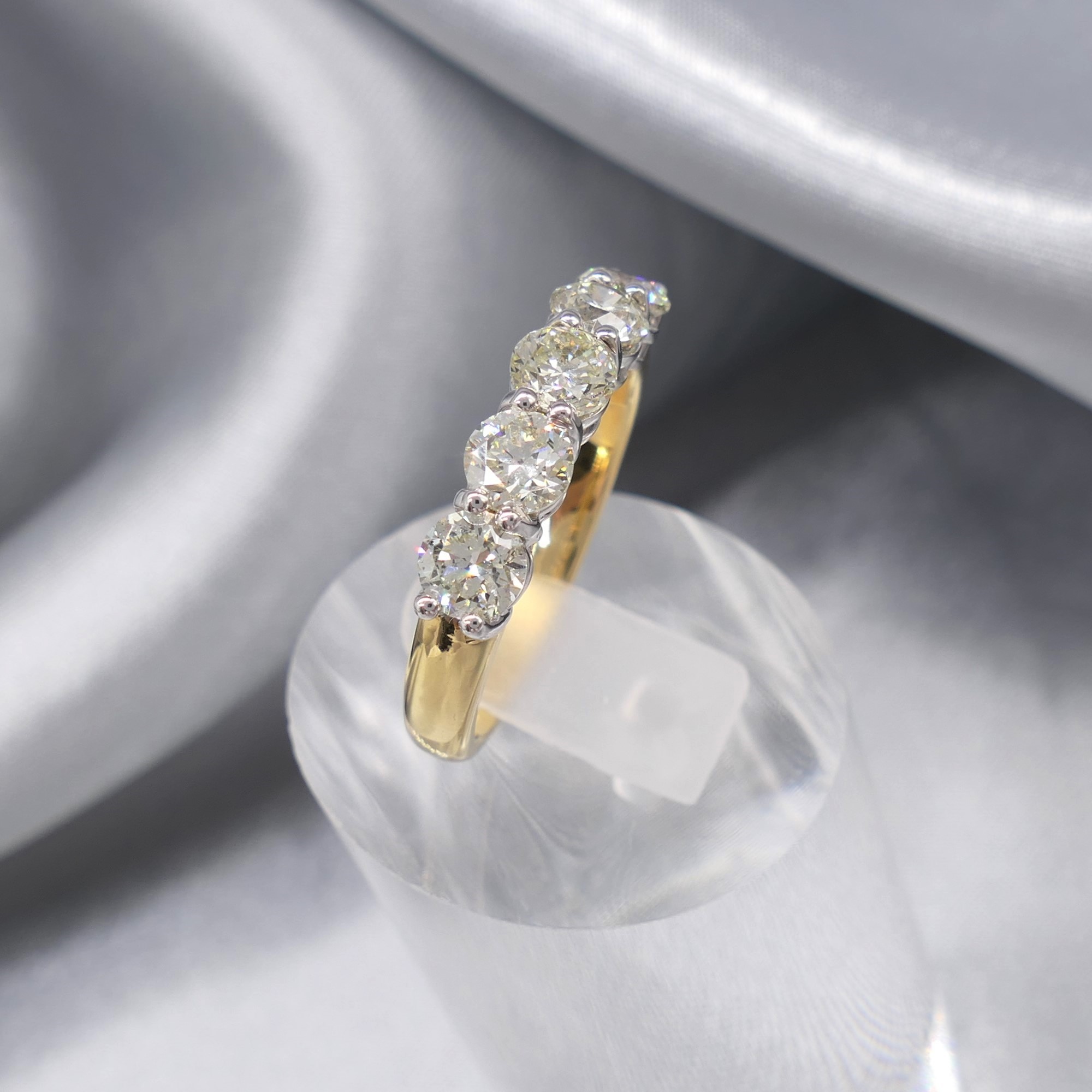 18K Yellow and White Gold 1.53 Carat 5 Stone Diamond Ring - Image 4 of 7