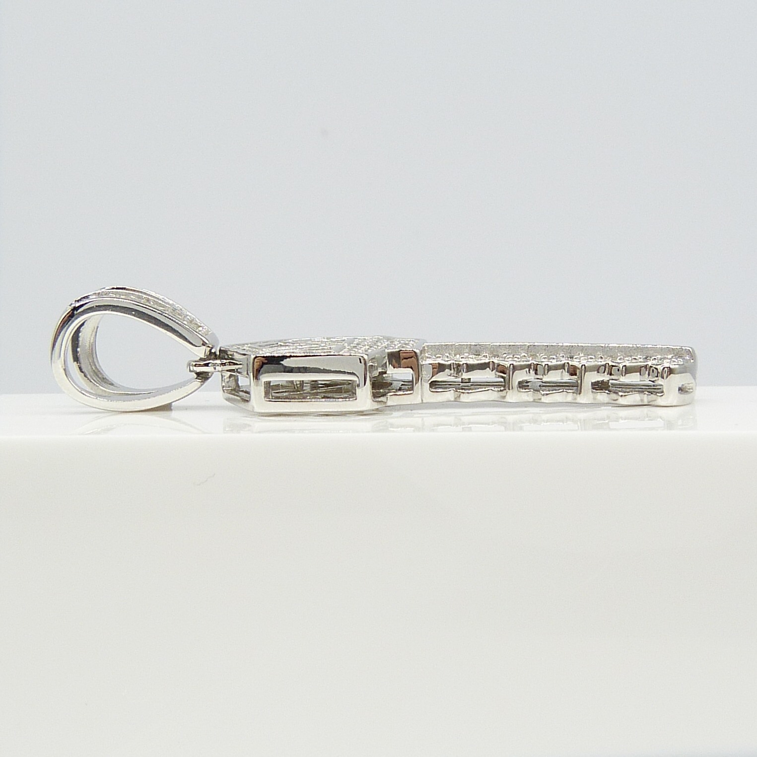 Gem-Set Key Pendant and Chain In Sterling Silver - Image 2 of 6