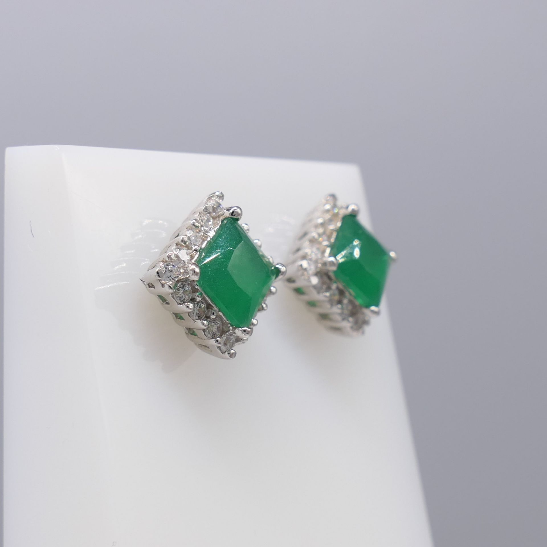 Pair of Silver Square-Set Green and White Cubic Zirconia Ear Studs - Image 2 of 6