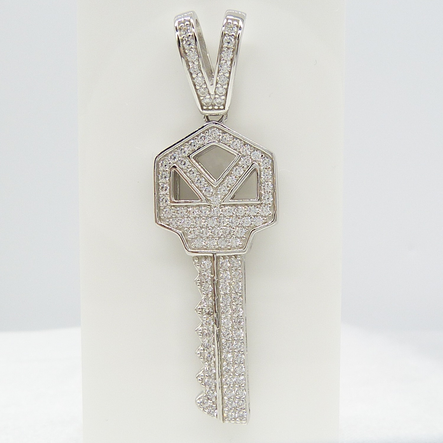 Gem-Set Key Pendant and Chain In Sterling Silver - Image 6 of 6