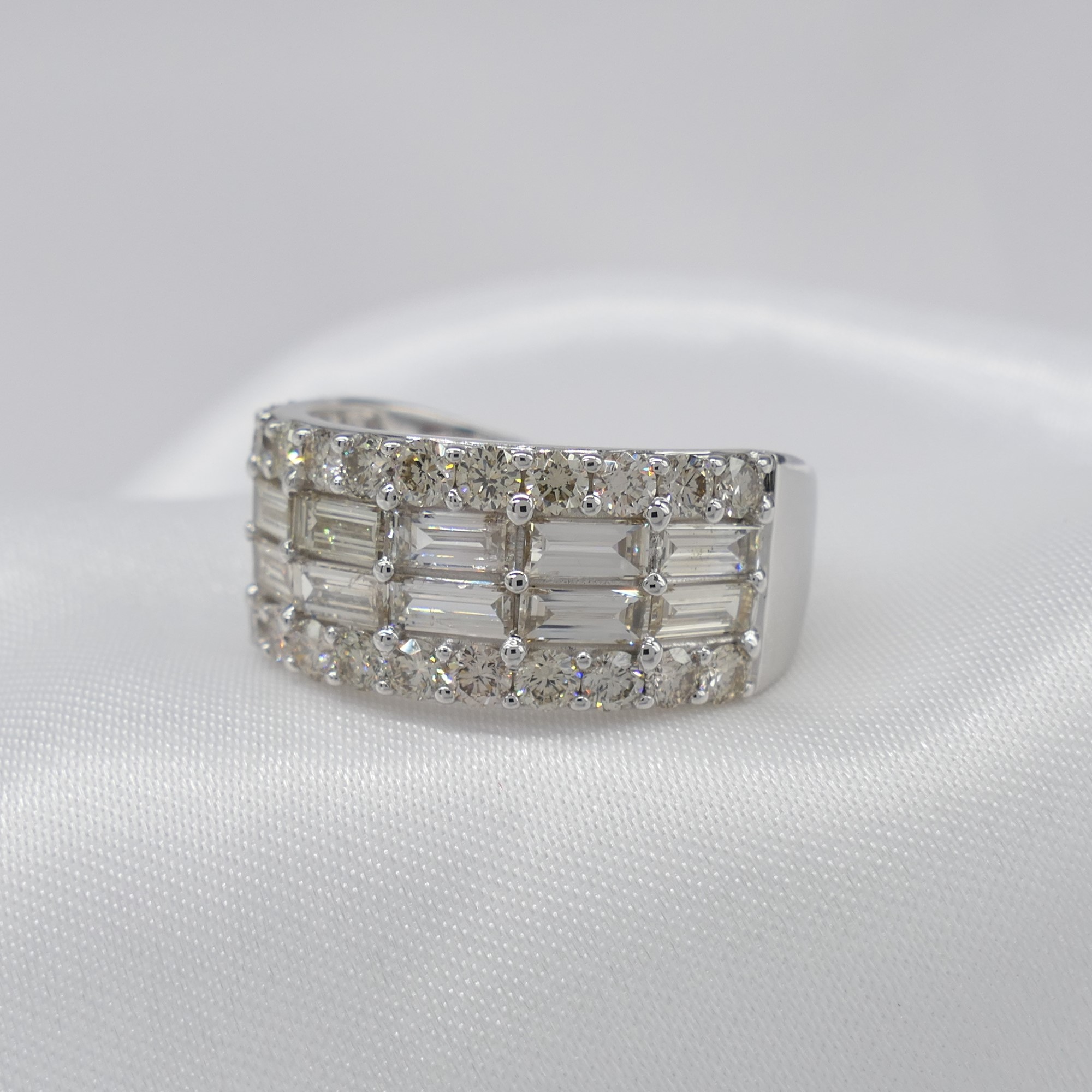 2.72 Carat Round Brilliant-Cut and Baguette-Cut Diamond Cocktail Ring - Image 4 of 6