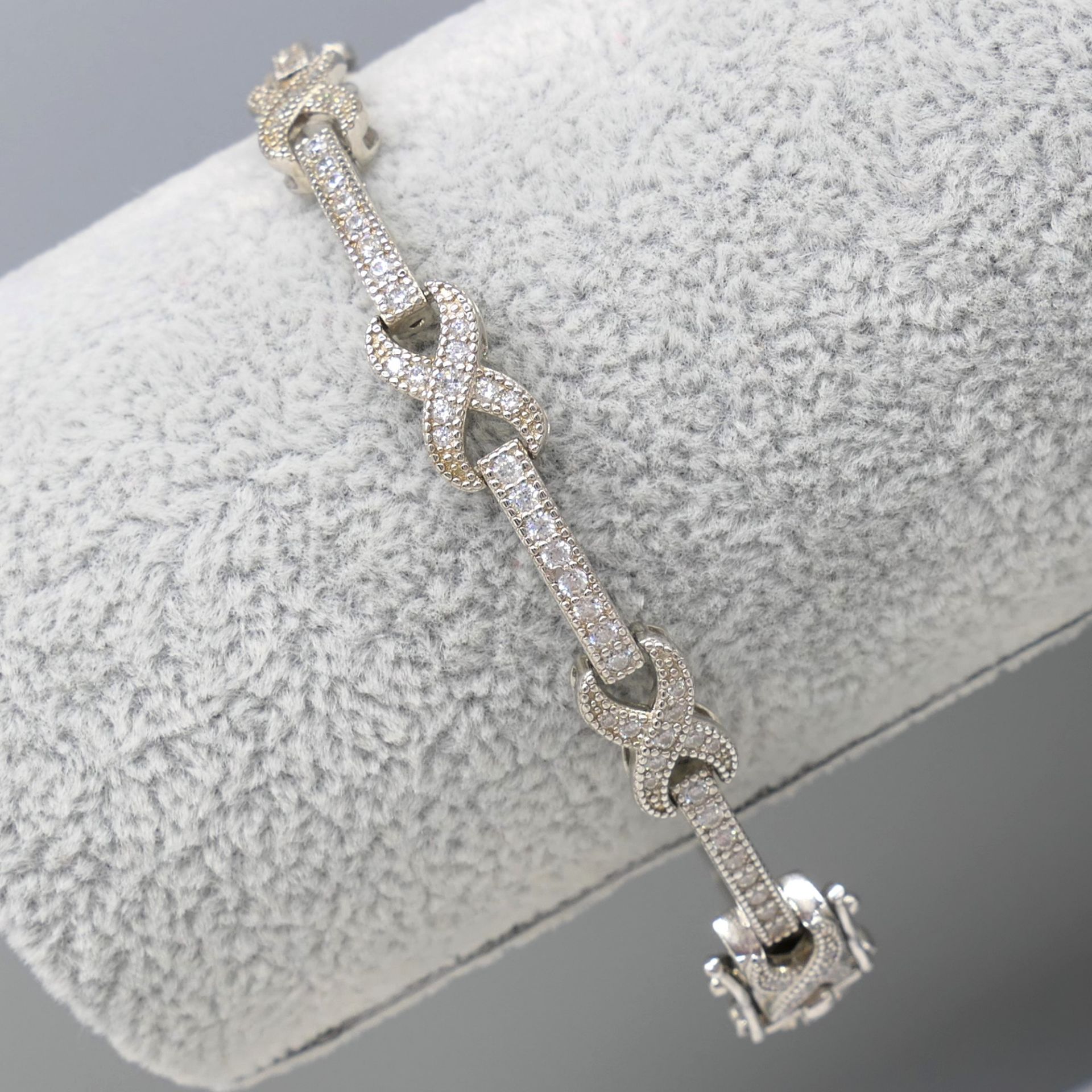 Stylish Serling Silver Ribbon-Style Bracelet, Gem Set - Image 5 of 7
