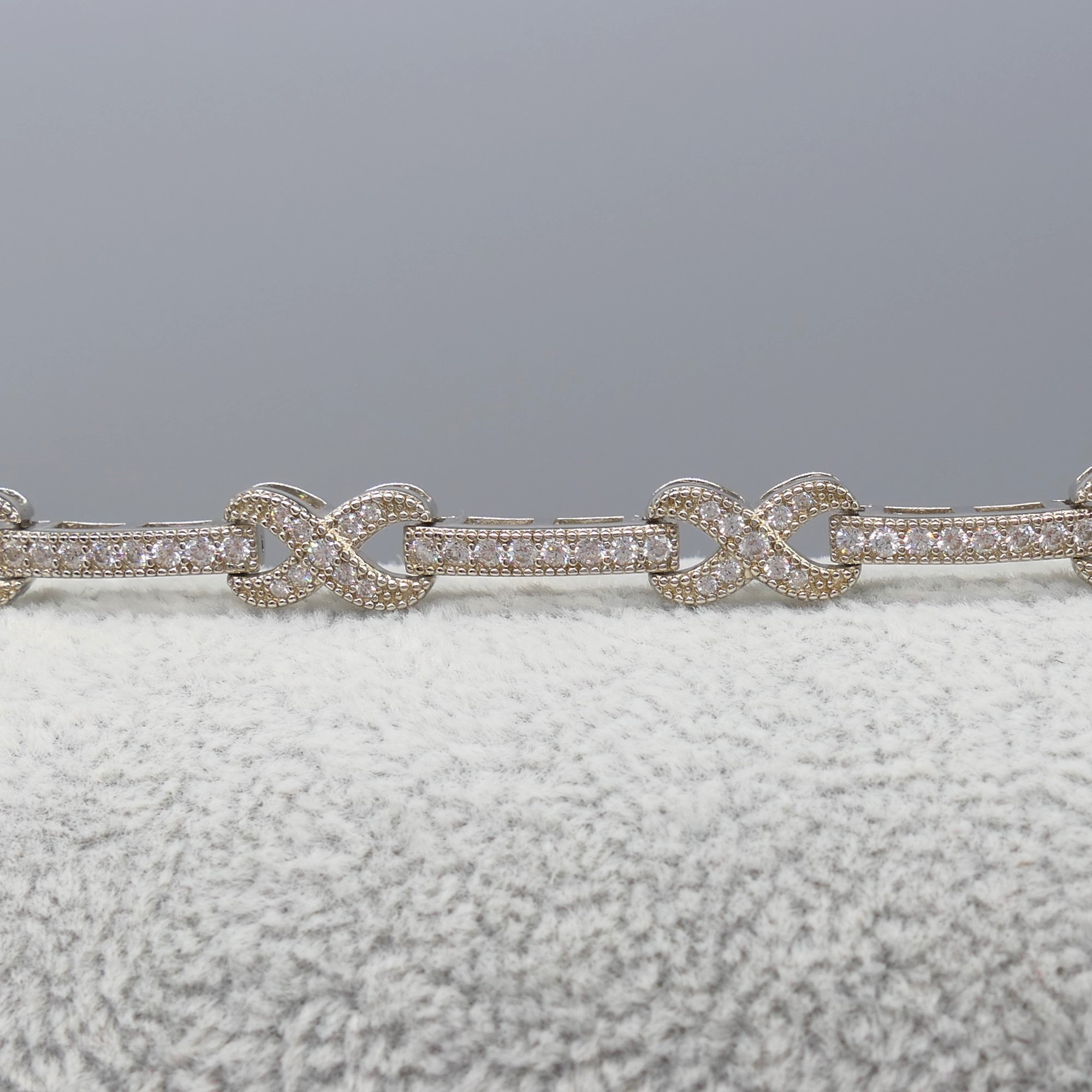 Stylish Serling Silver Ribbon-Style Bracelet, Gem Set - Image 2 of 7