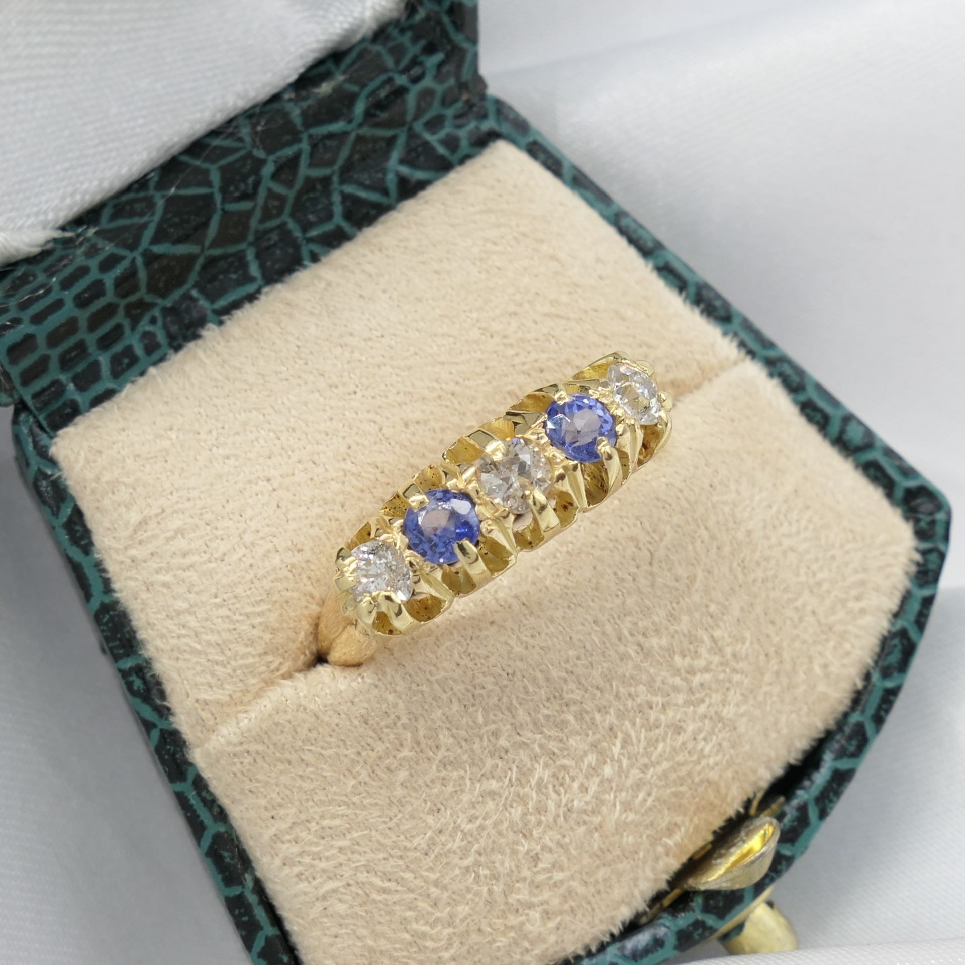 Antique Victorian Sapphire and Old-Cut Diamond Ring In Yellow Gold - Image 8 of 8