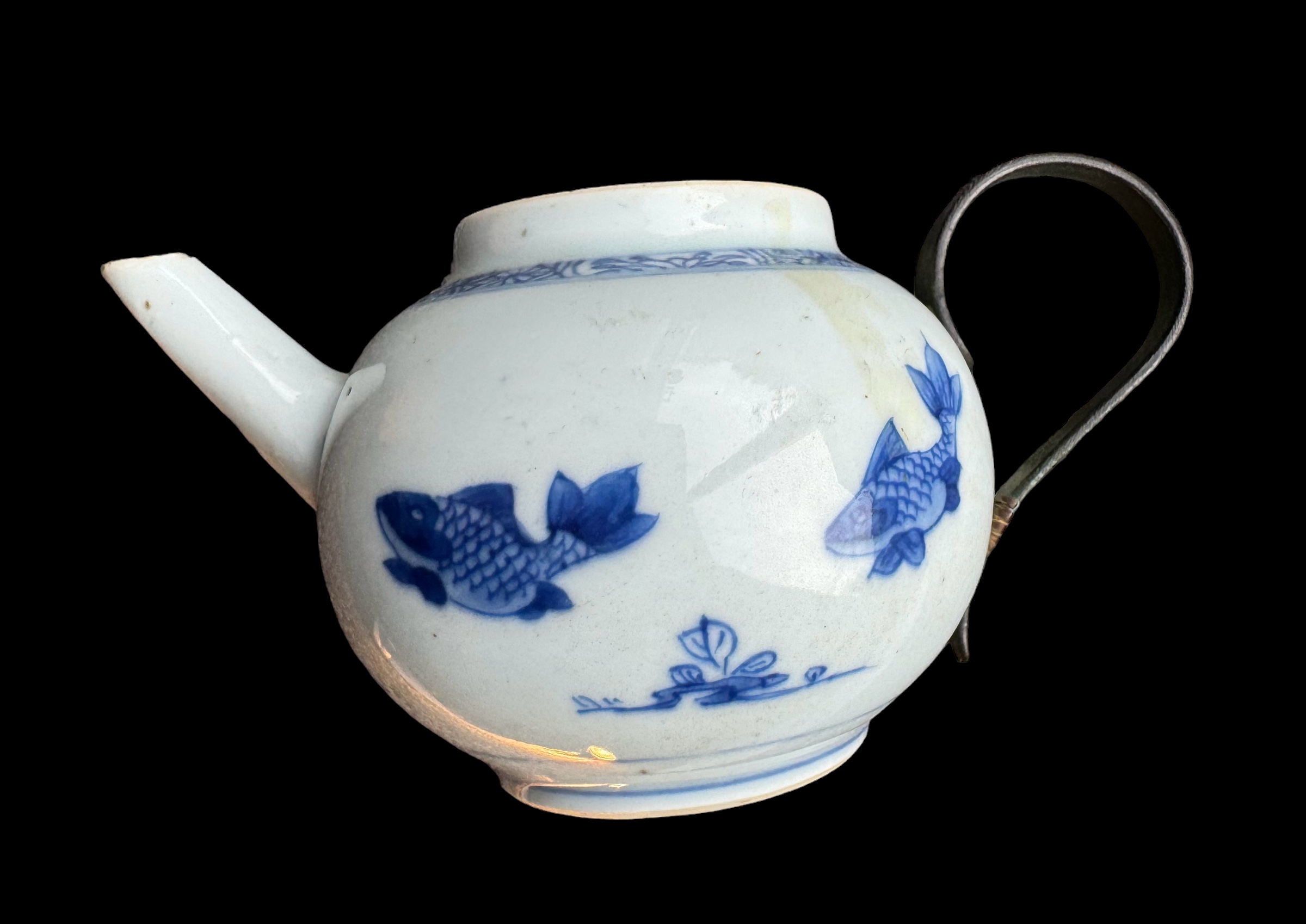 Antique Chinese Kangxi Porcelain Tea Pot 17th-18th Century. £7 UK, (£25 International Post) - Image 4 of 4