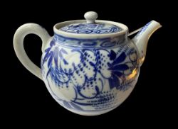Antique Chinese Porcelain Teapot 17th-18th Century