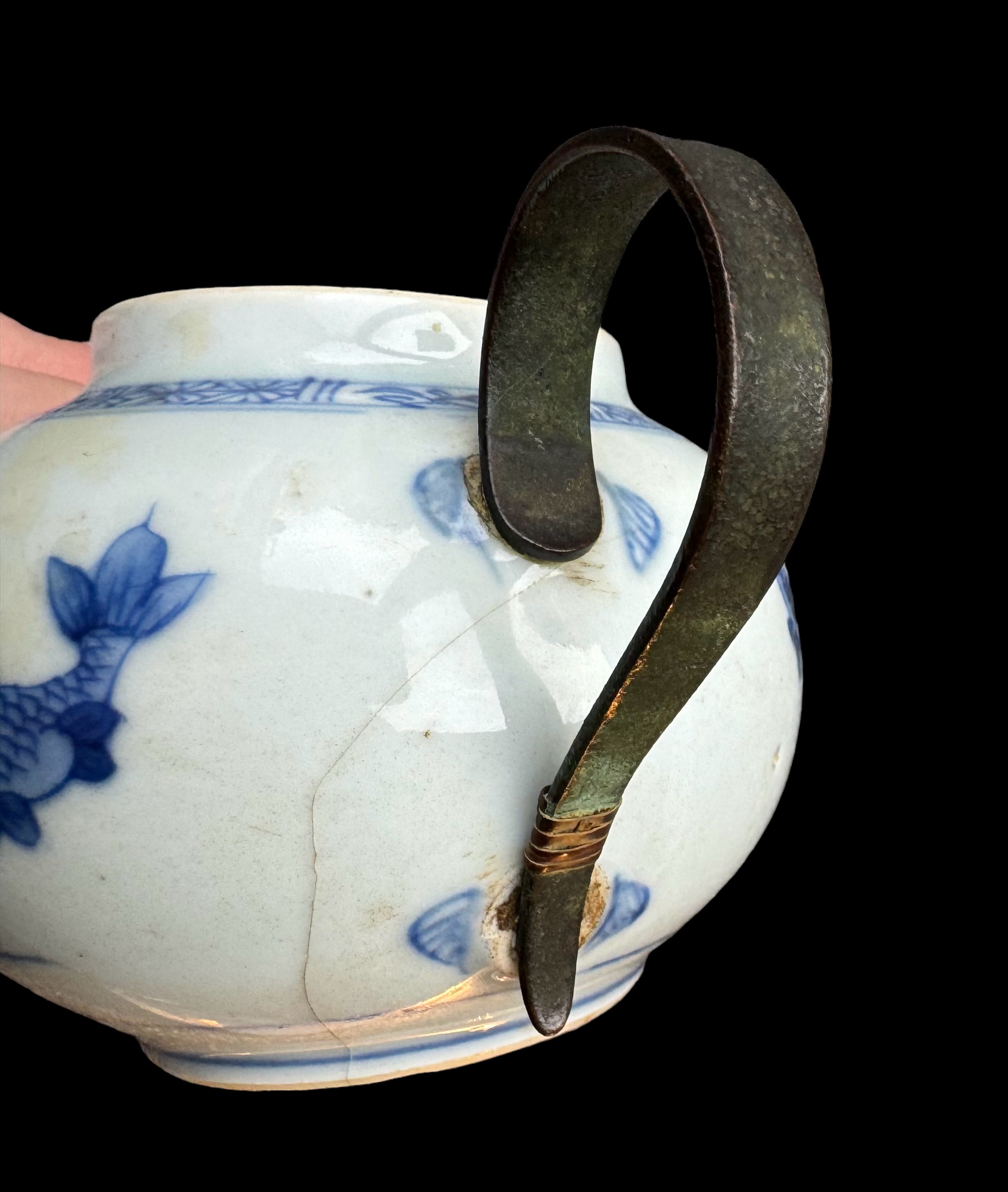 Antique Chinese Kangxi Porcelain Tea Pot 17th-18th Century. £7 UK, (£25 International Post) - Image 2 of 4