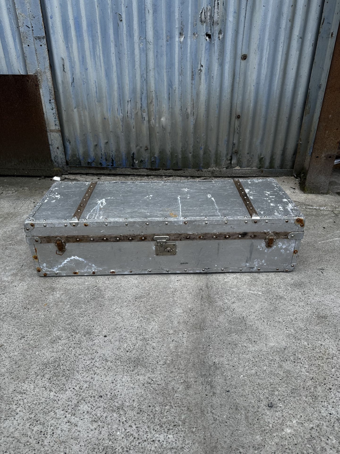 Retro Decorative Metal Trunk/Flight Case - Approx. RRP £100