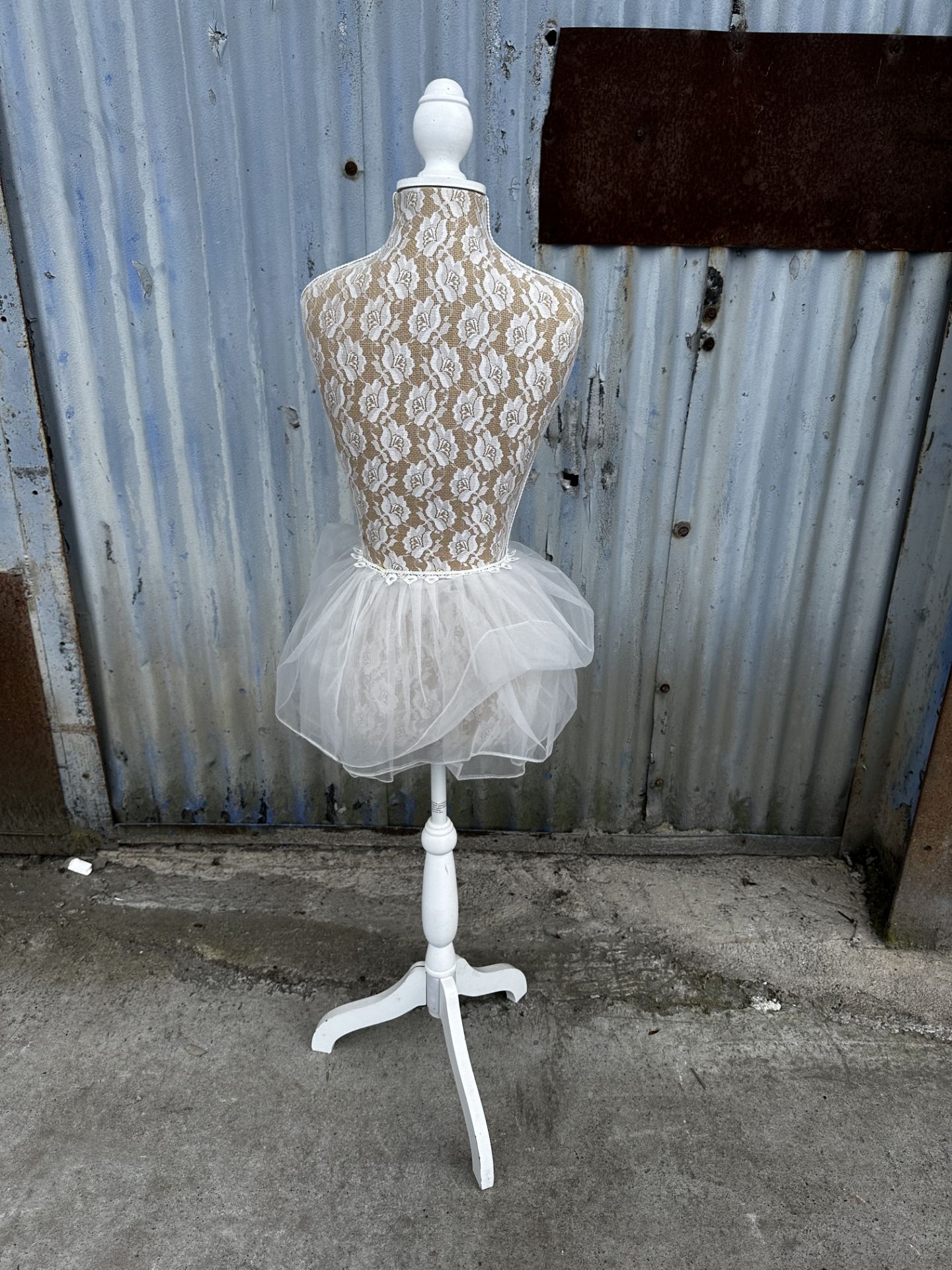 Mannequin Sourced From A Luxury House Clearance - Image 2 of 2