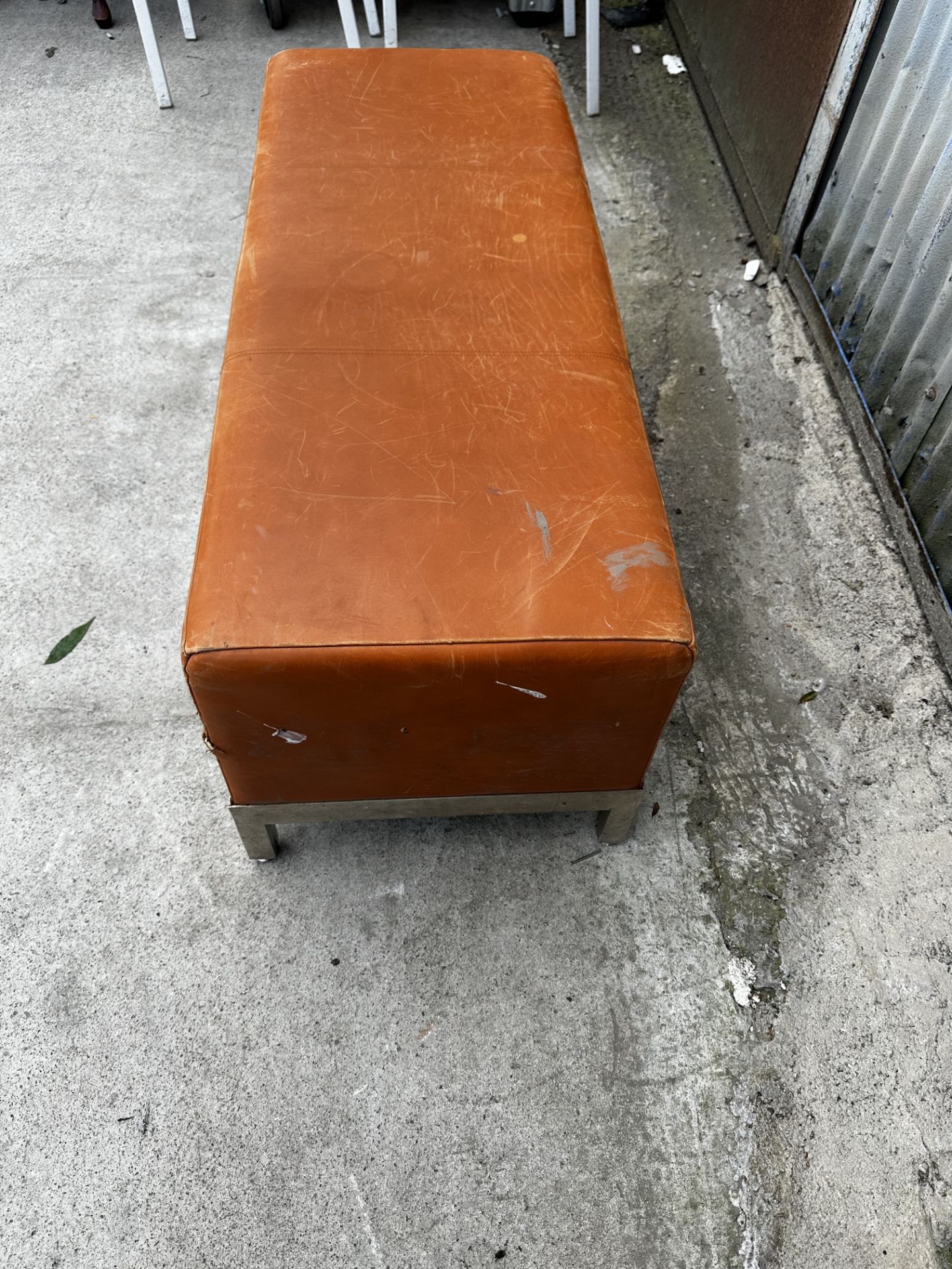Vintage Look Leather Foot Stool 113*44*44cm Sourced From Luxury House Clearance - Image 2 of 2