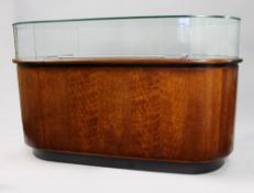 High Quality Oval Form Jewellery Display Cabinet Counter