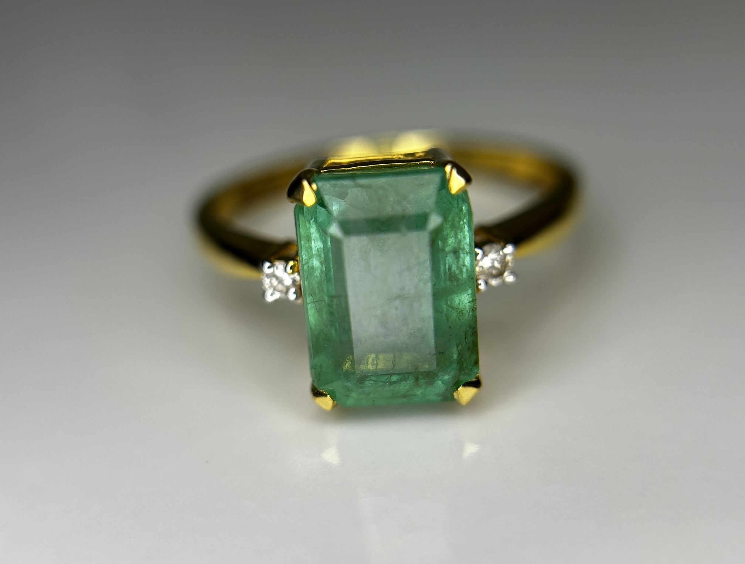 Beautiful Natural Emerald 3.51 CT With Natural Diamonds & 18k Gold - Bild 7 aus 11