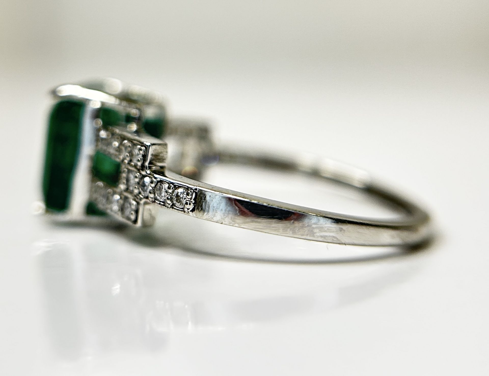 Beautiful Natural 2.64 CT Emerald Ring With Natural Diamonds & Platinum 950 - Image 5 of 9