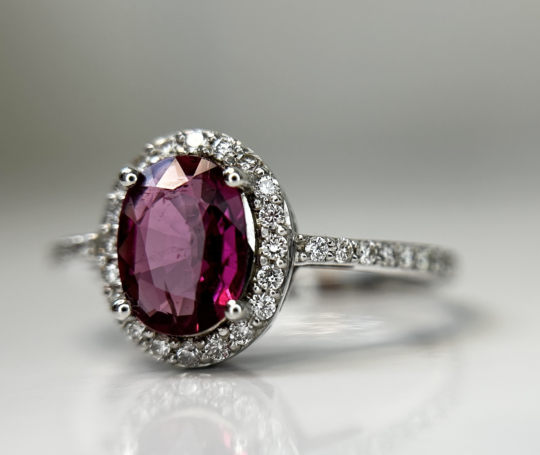 Beautiful Natural Tourmaline Rubellite Ring With Diamonds and 18k Gold - Image 2 of 8