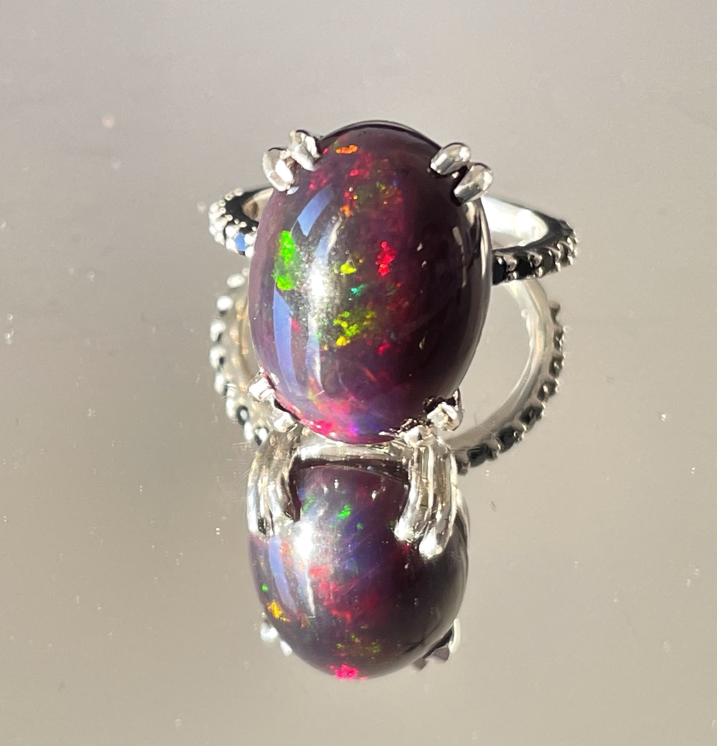 Beautiful 7.66CT Natural Black Opal Ring With Natural Black Diamond & 18k Gold - Image 4 of 9