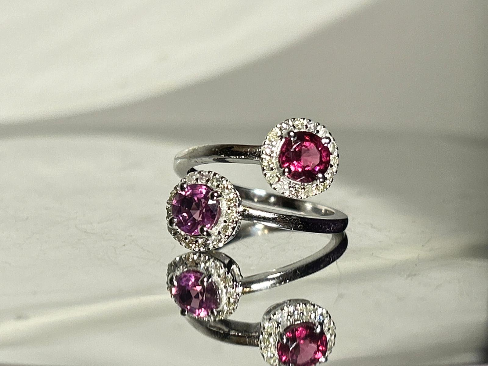 Beautiful Natural Spinel Ring With Diamonds and 18k Gold - Image 3 of 8