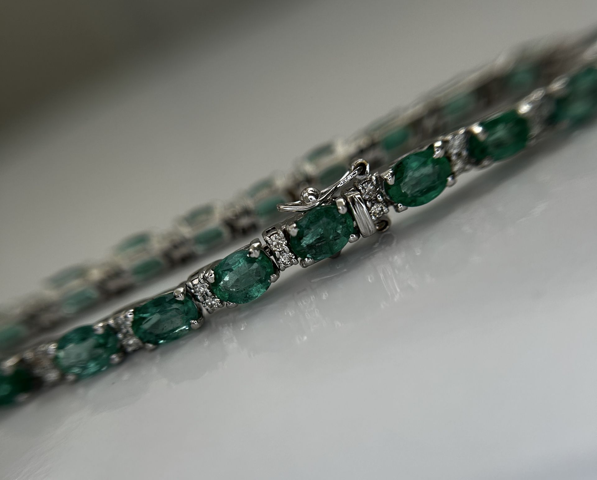 Beautiful 11.10 CTS Natural Emerald Bracelet With Natural Diamonds&18k Gold - Image 6 of 13