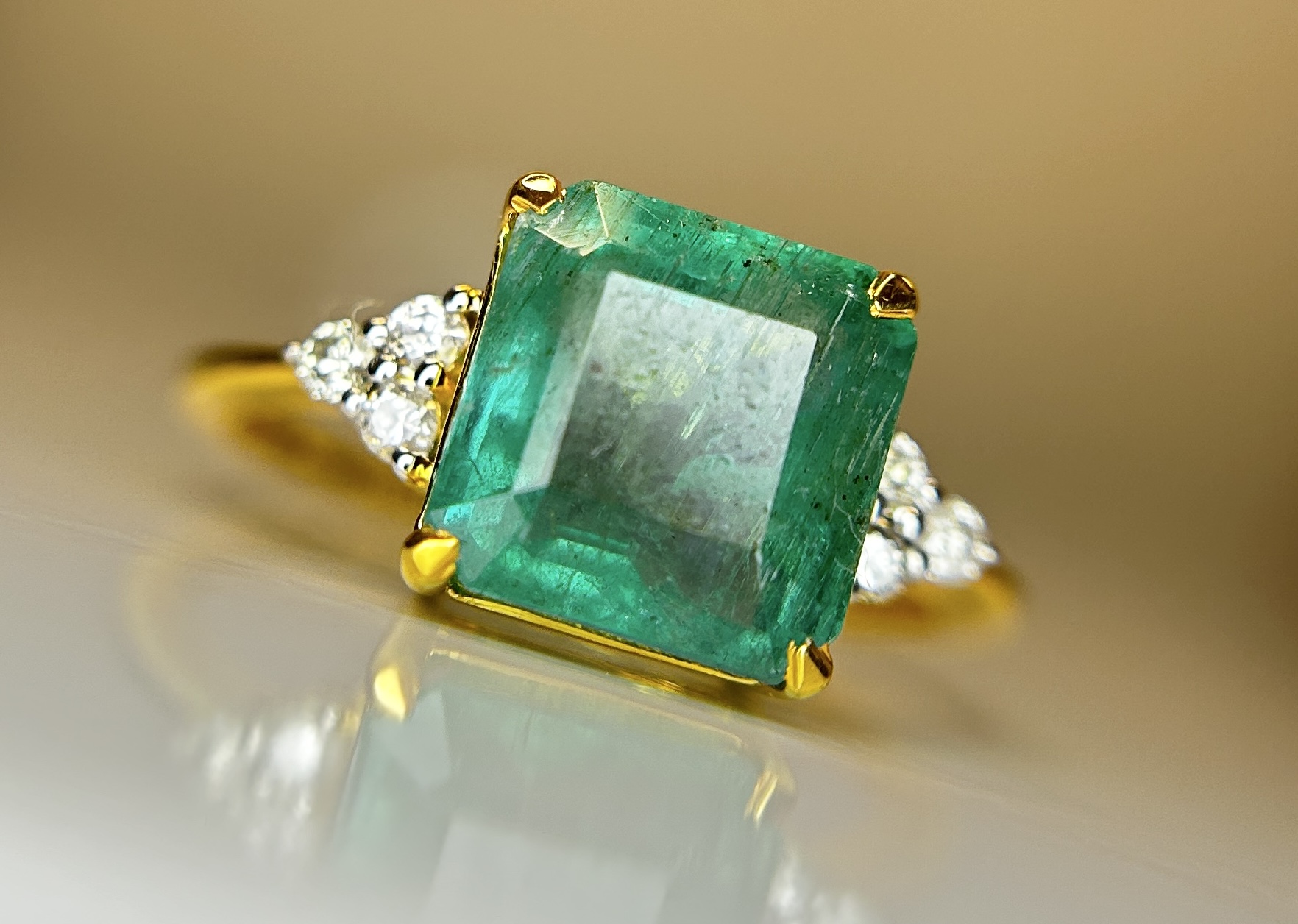 Beautiful Natural Emerald 3.25 CT With Natural Diamonds & 18k Gold - Image 6 of 7