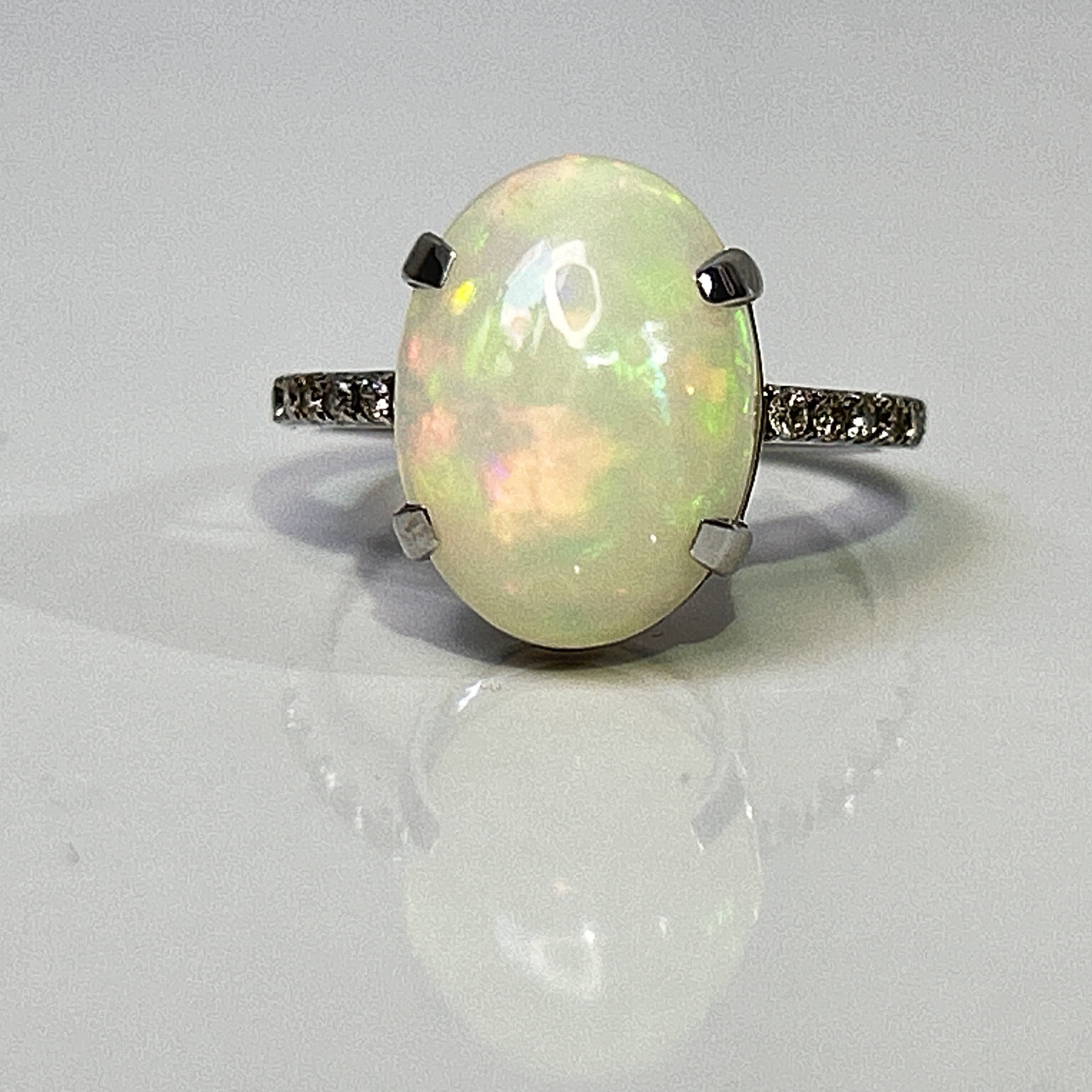 Beautiful Natural Opal 3.86 CT Ring With Natural Diamond and 18k Gold - Image 11 of 14