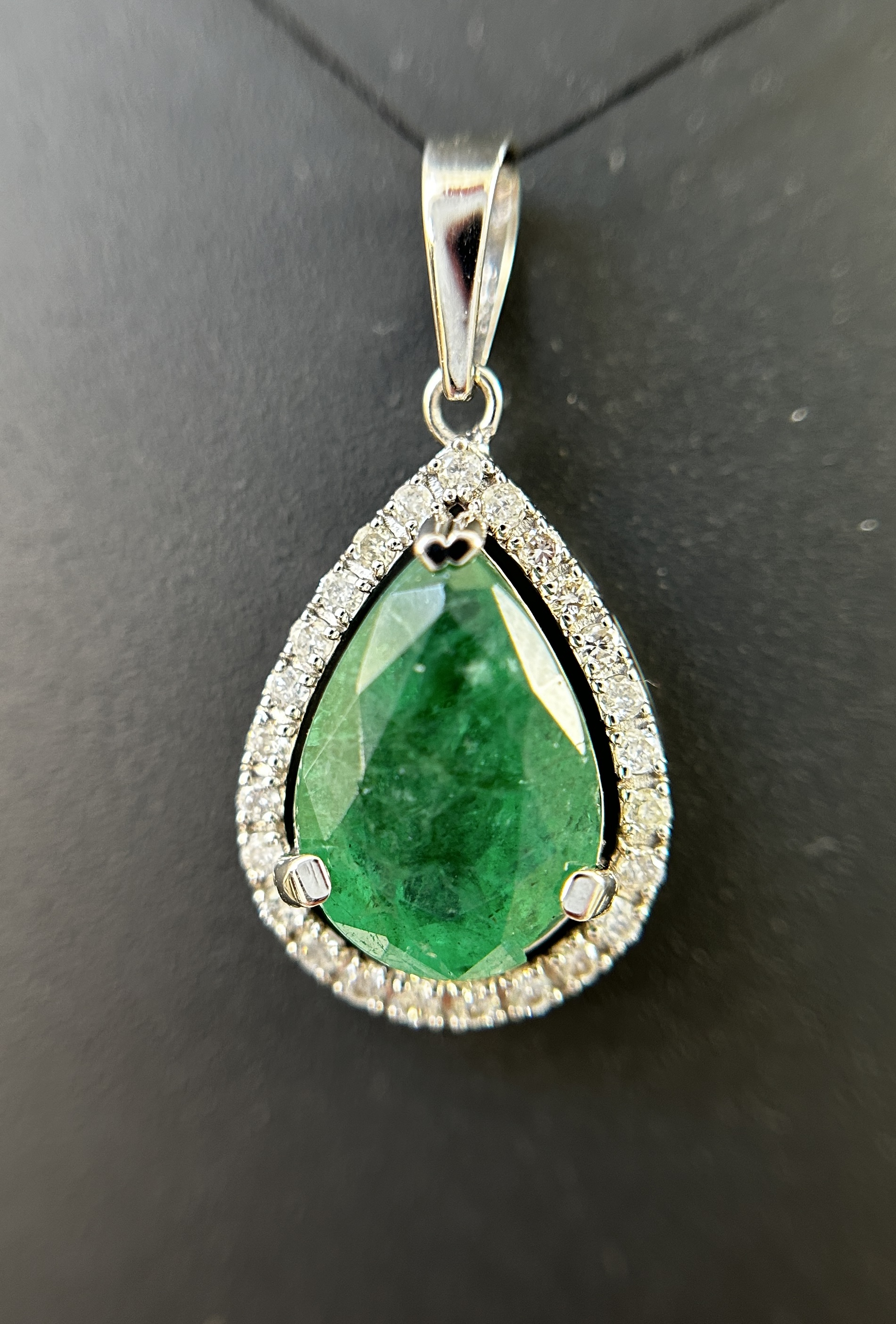 Beautiful Natural Emerald 4.16CT With Natural Diamonds & 18k Gold - Image 5 of 10