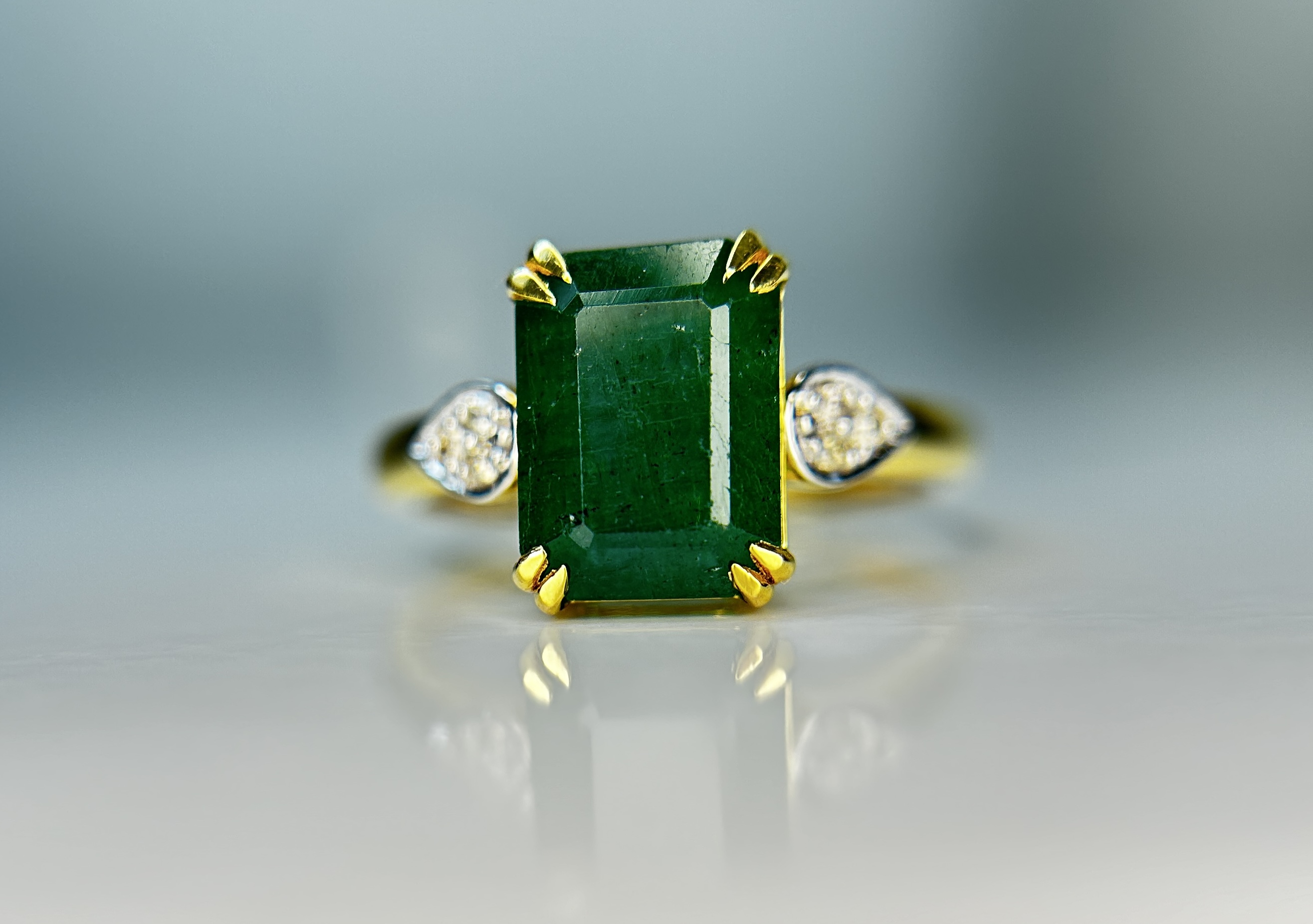 Beautiful Natural Emerald 2.96 With Natural Diamonds & 18k Gold - Image 6 of 10