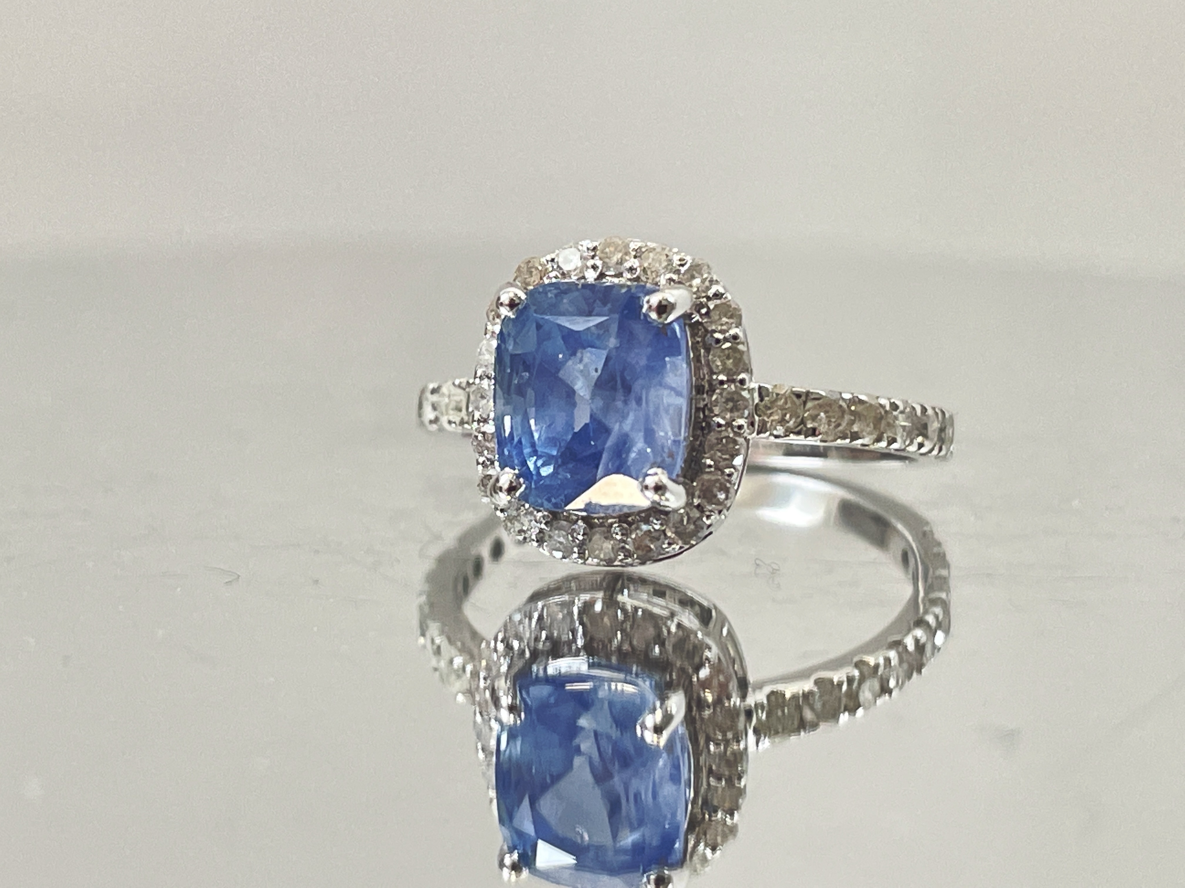 2.74 CT Unheated/Untreated Ceylon Cornflour Blue Sapphire Diamonds & 18k Gold - Image 2 of 6