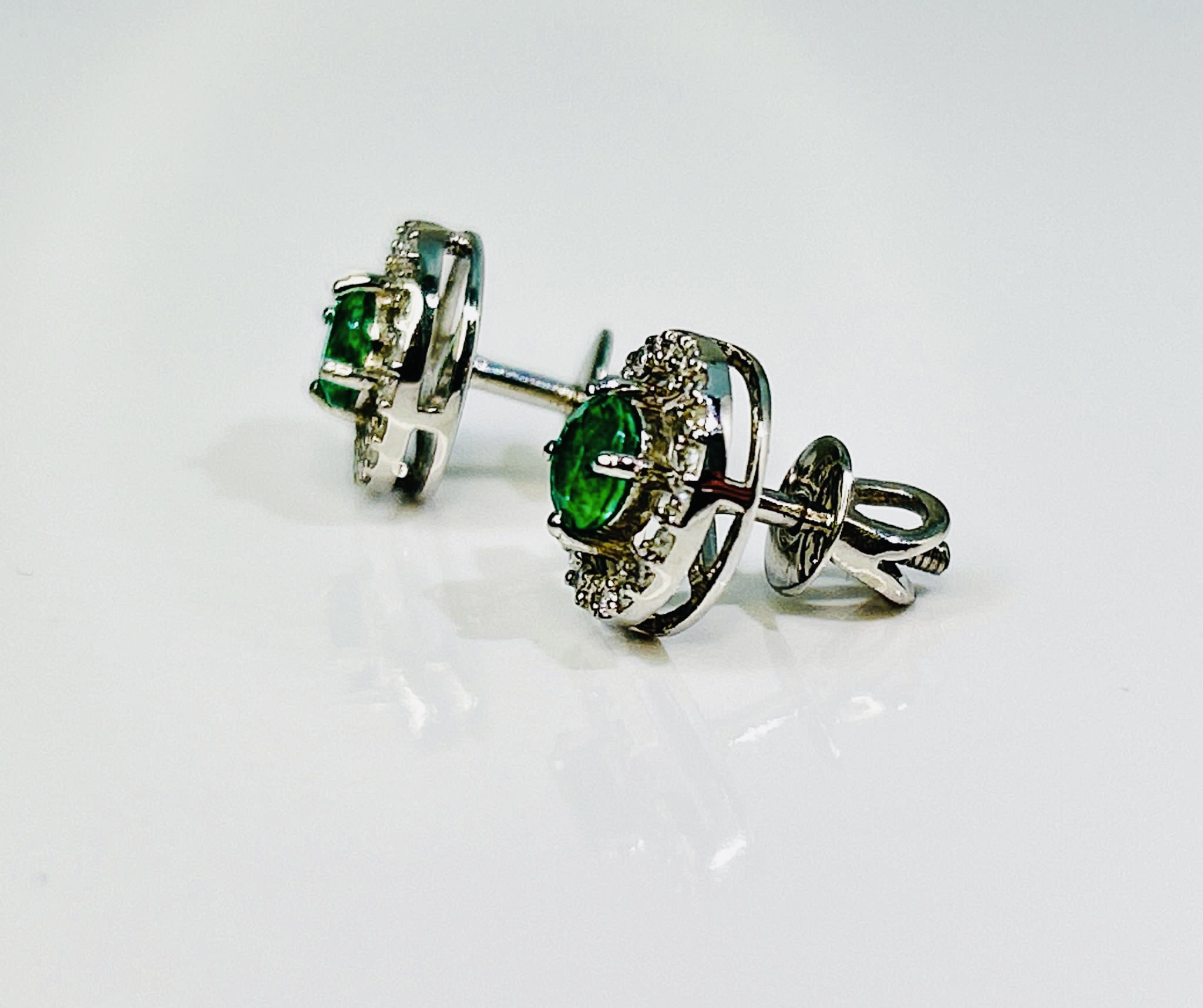 Beautiful Natural Emerald Halo Set Stud Earrings, Diamonds In Platinum 950 - Image 5 of 6
