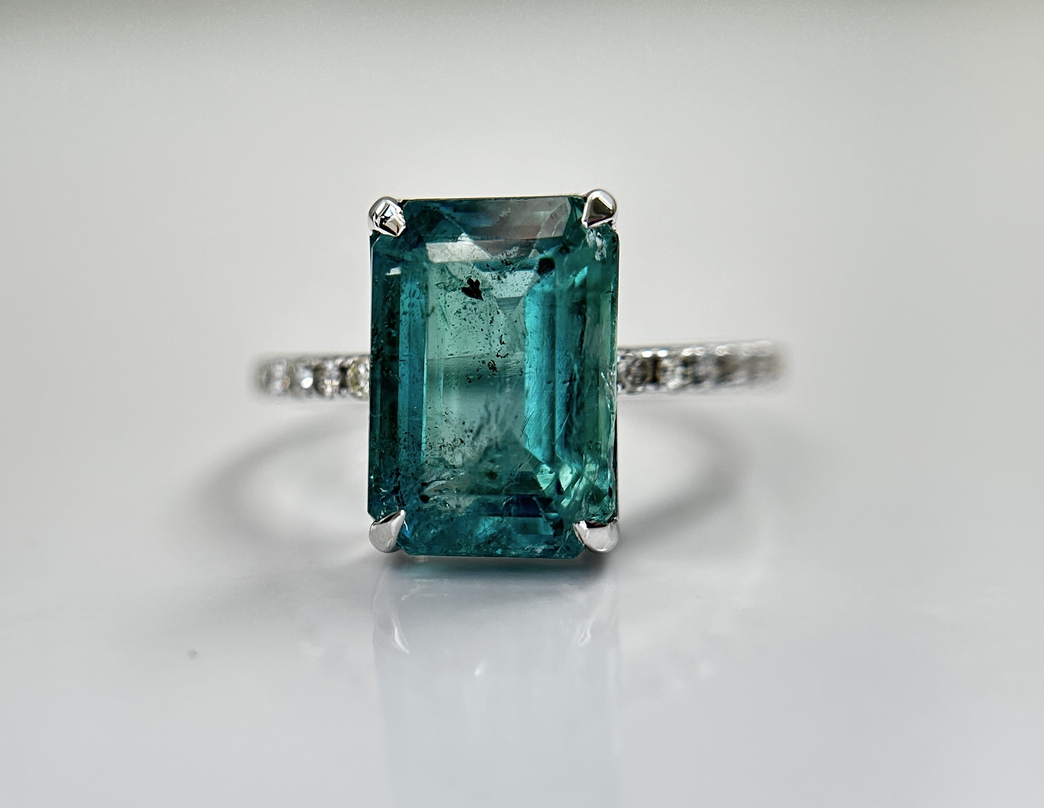 Beautiful Natural Emerald 4.26 CT With Natural Diamonds & 18k Gold - Image 3 of 11