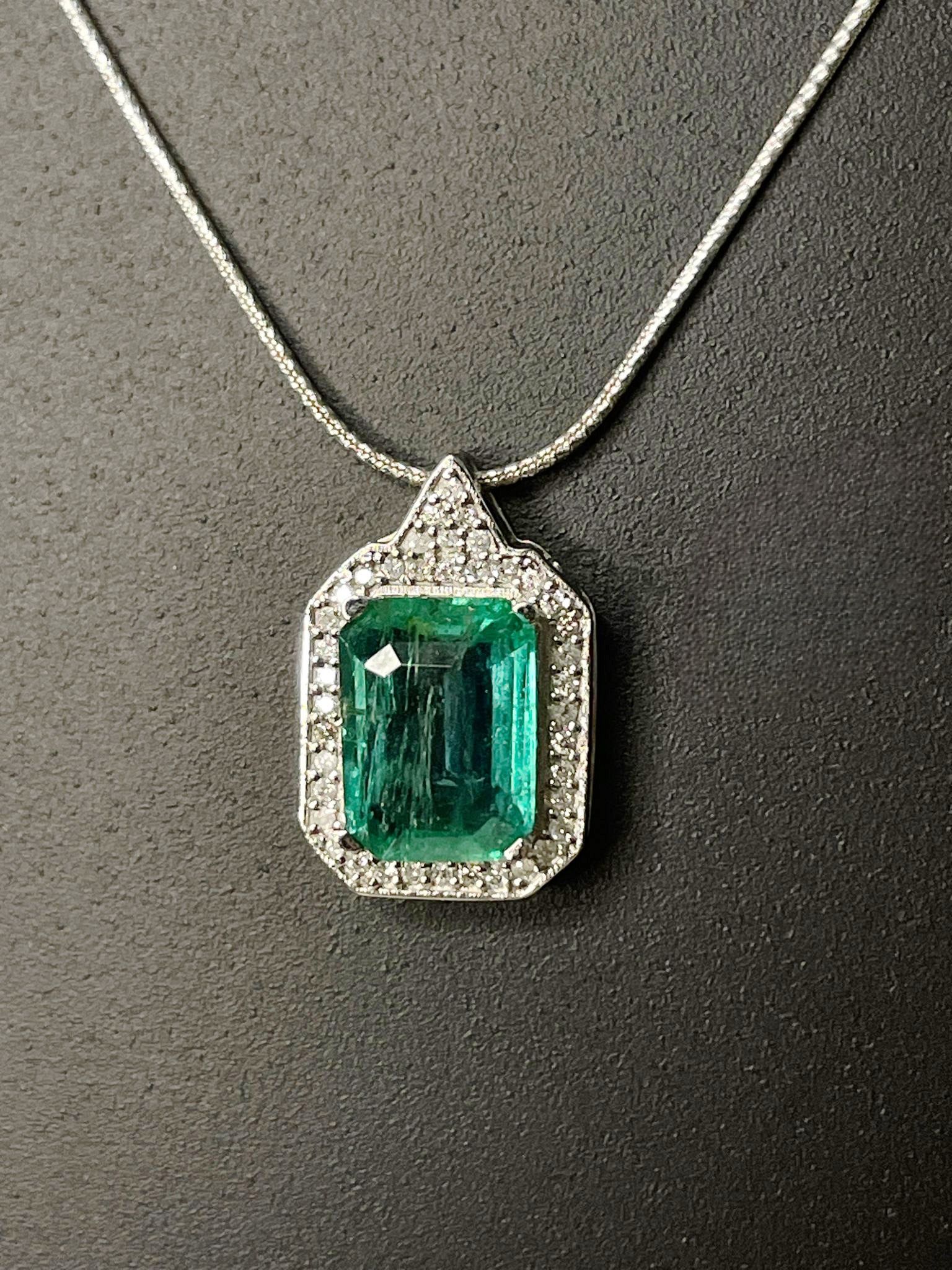 Beautiful 2.68 CT Natural Emerald Pendant With Diamonds & Platinum 950 - Image 5 of 6