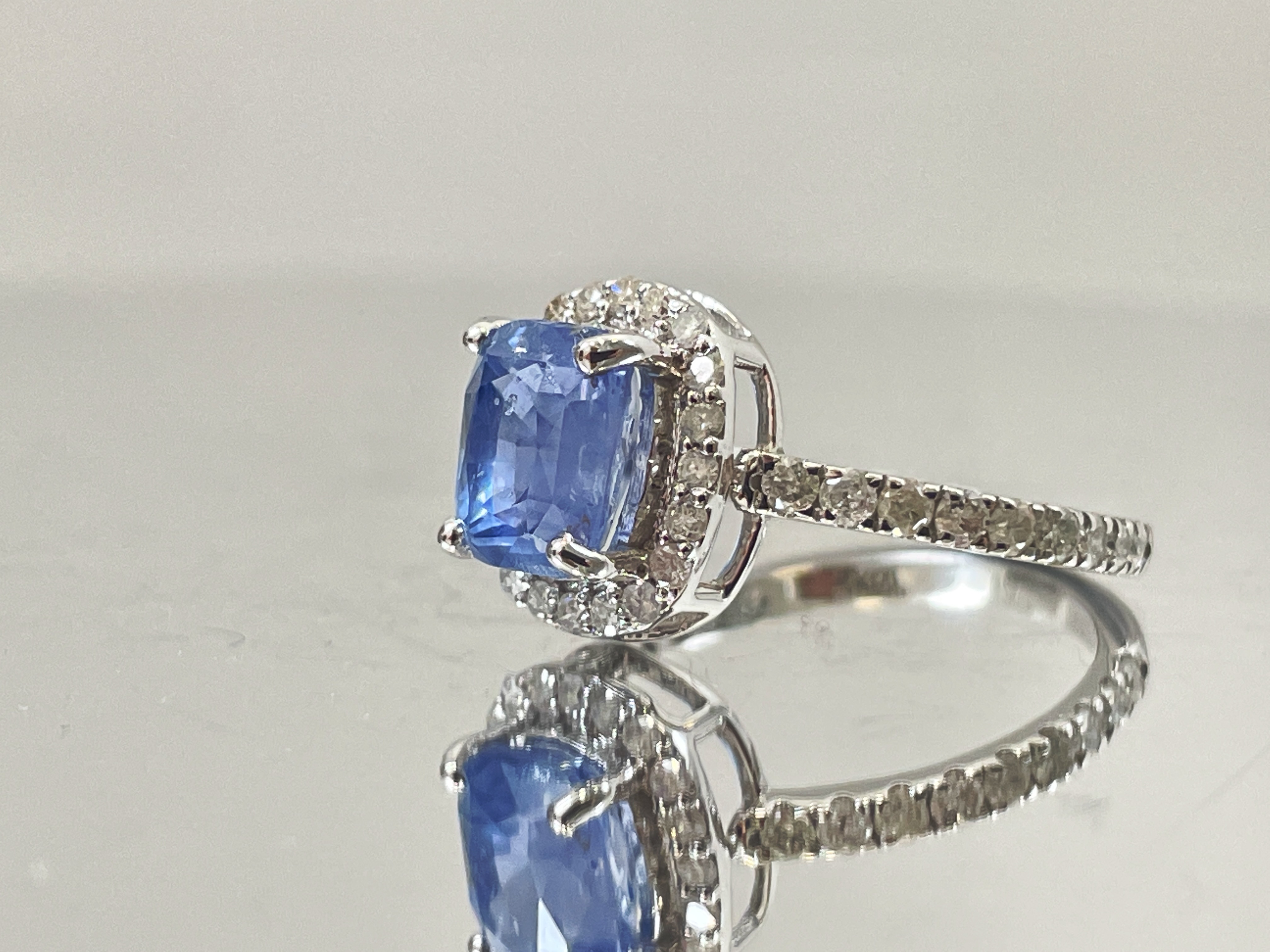 2.74 CT Unheated/Untreated Ceylon Cornflour Blue Sapphire Diamonds & 18k Gold - Image 3 of 6