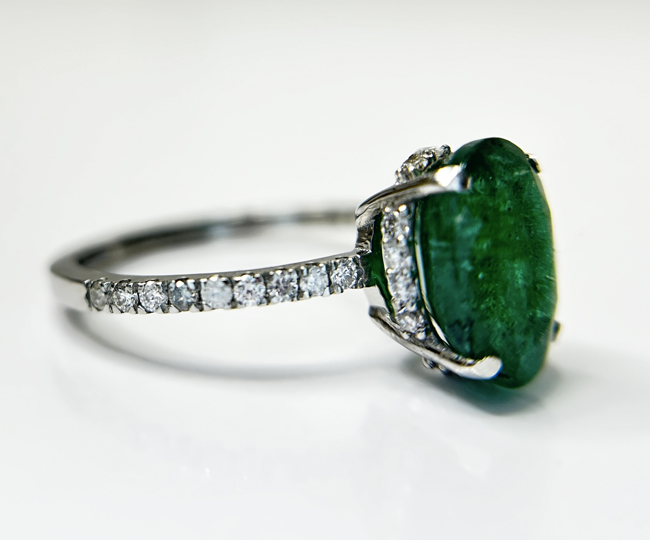 Beautiful 2.60 CT Natural Emerald Ring With Natural Diamonds & Platinum 950 - Image 7 of 9