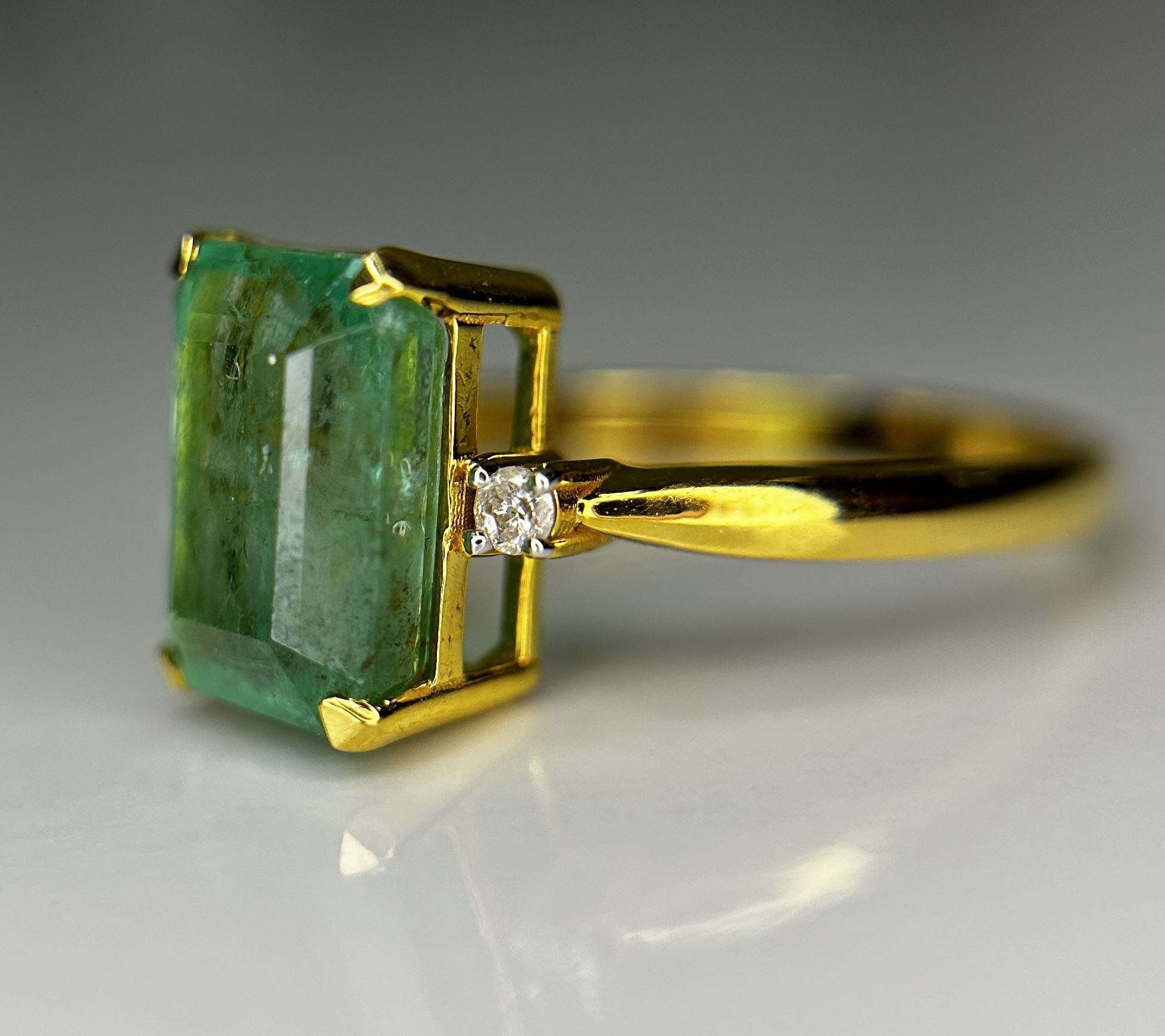 Beautiful Natural Emerald 3.51 CT With Natural Diamonds & 18k Gold - Bild 3 aus 11
