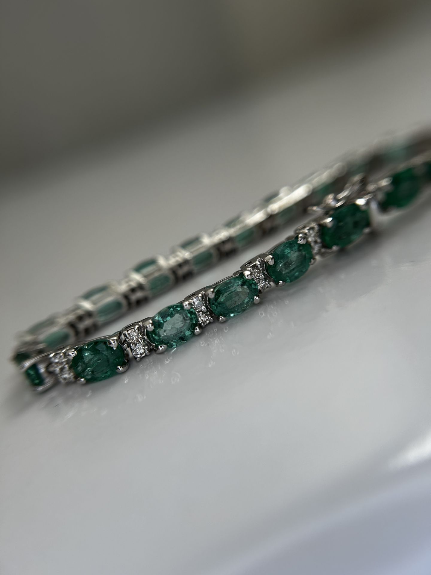 Beautiful 11.10 CTS Natural Emerald Bracelet With Natural Diamonds&18k Gold - Image 7 of 13