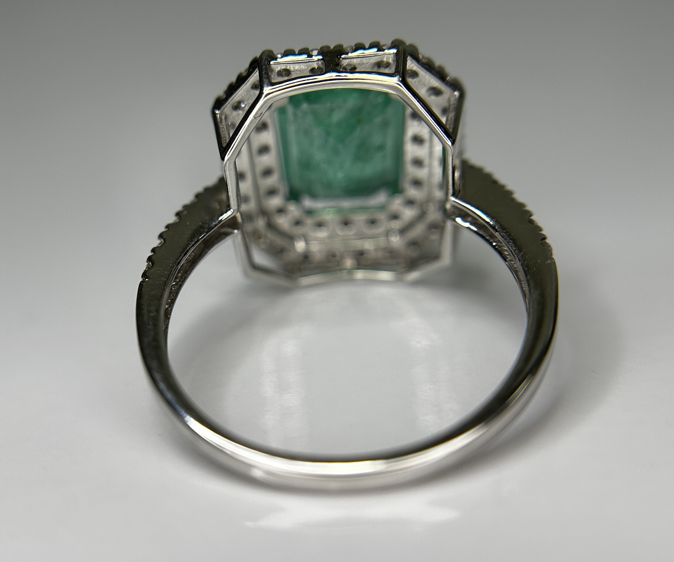 Beautiful Natural Columbian Emerald 2.23 CT With Natural Diamonds & 18k Gold - Image 8 of 14