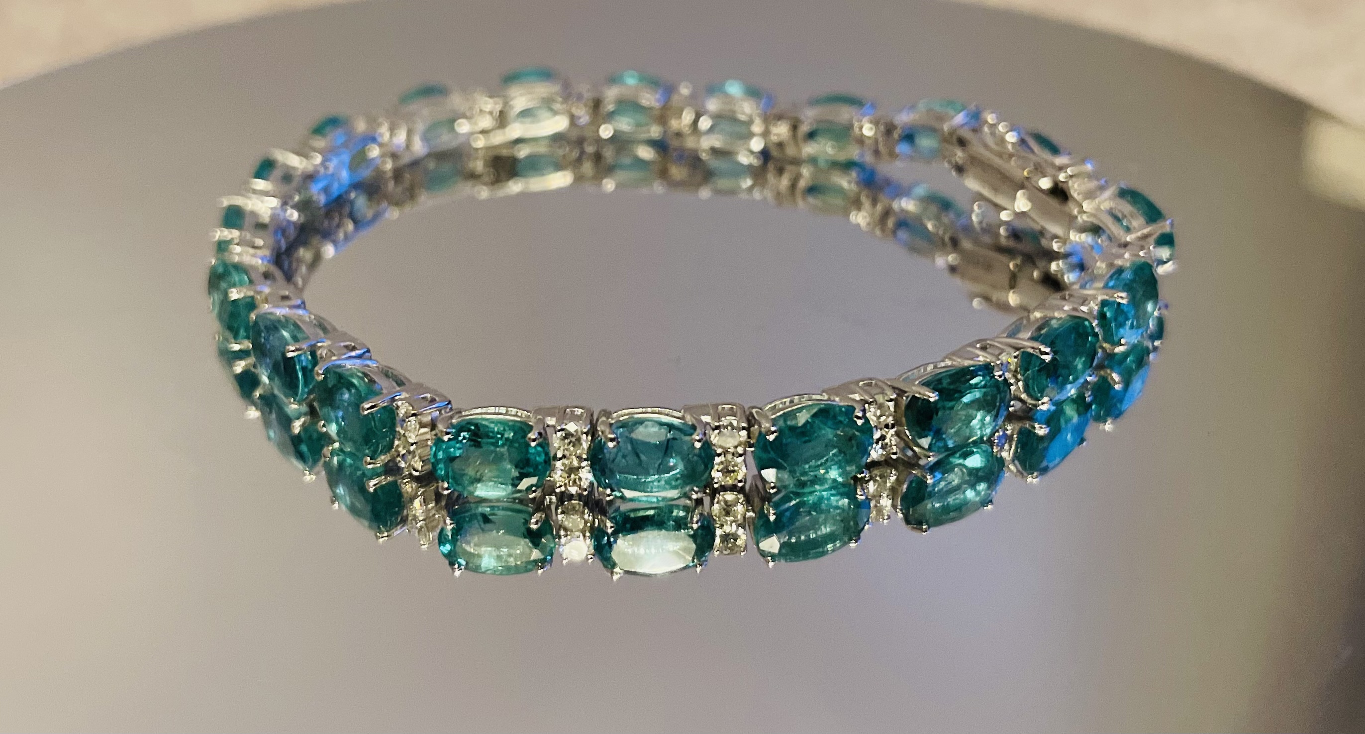 Beautiful 14.5ct Natural Emerald Bracelet With Natural Diamonds & 18k Gold - Bild 6 aus 7