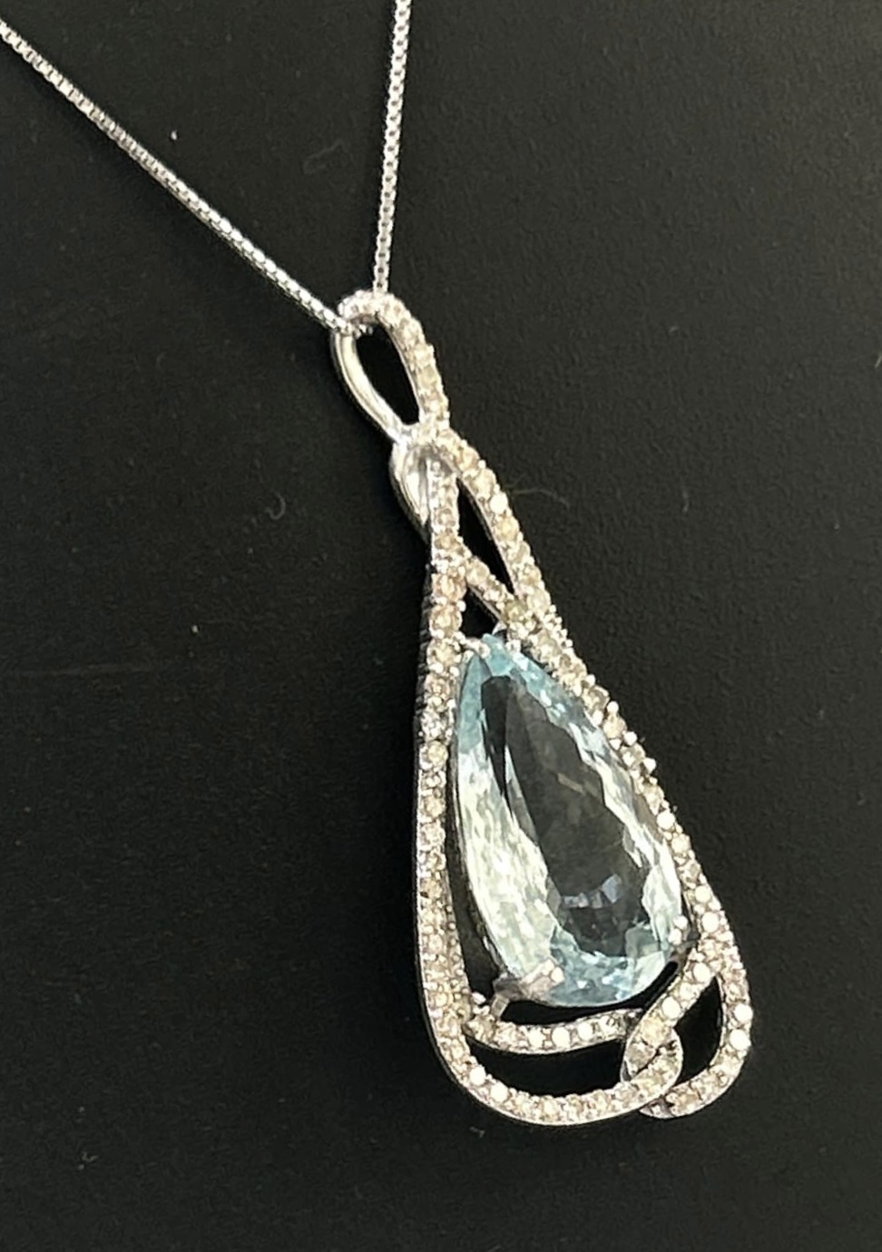 Beautiful Natural Flawless 8.81 CT Aquamarine Pendant With Diamonds and 18k Gold - Image 3 of 8